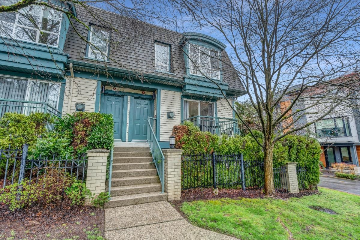 2 288 ST. DAVIDS AVENUE