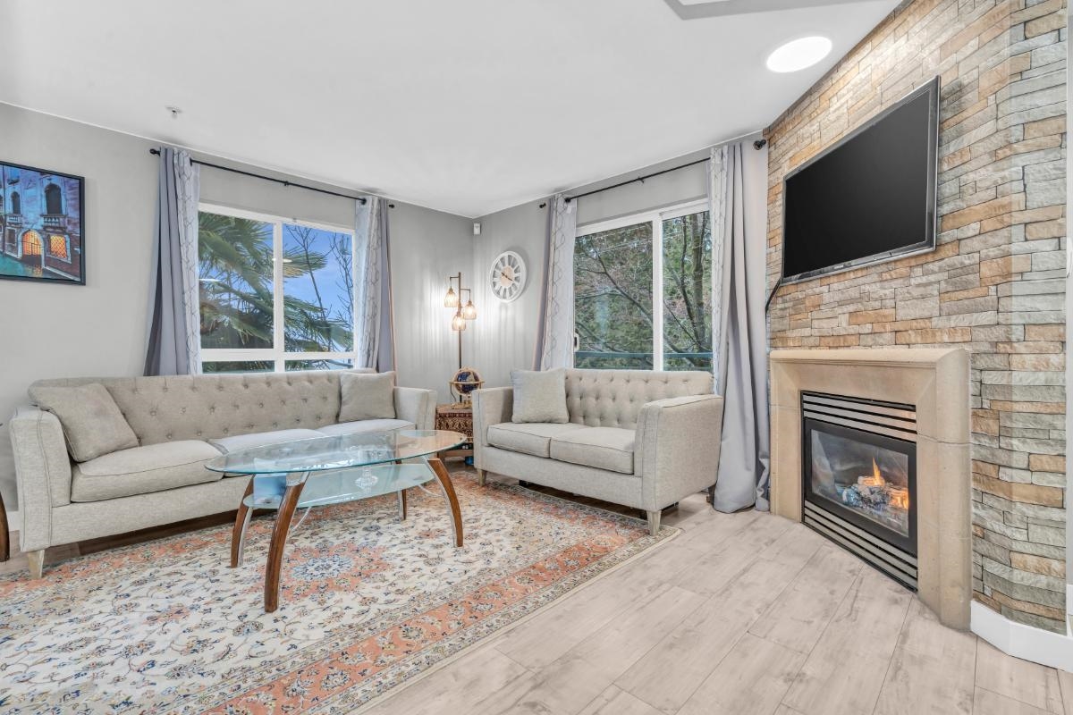 Listing image of 2 288 ST. DAVIDS AVENUE