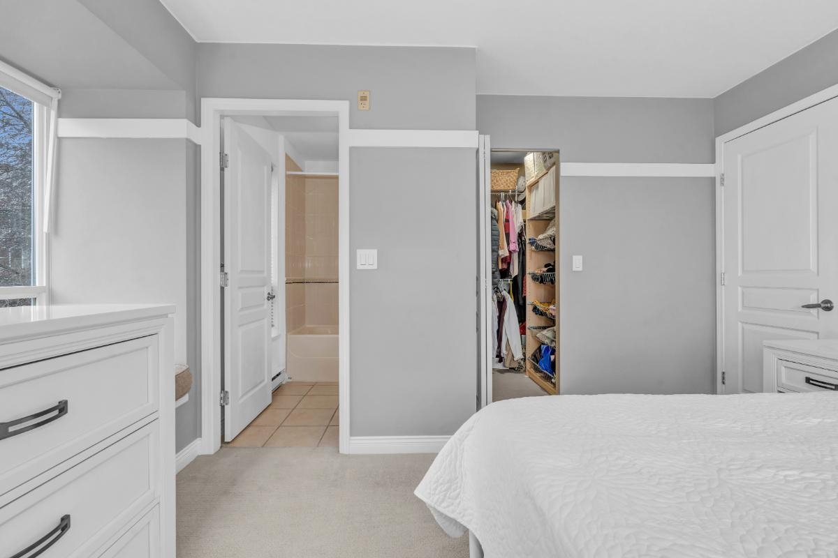 Listing image of 2 288 ST. DAVIDS AVENUE