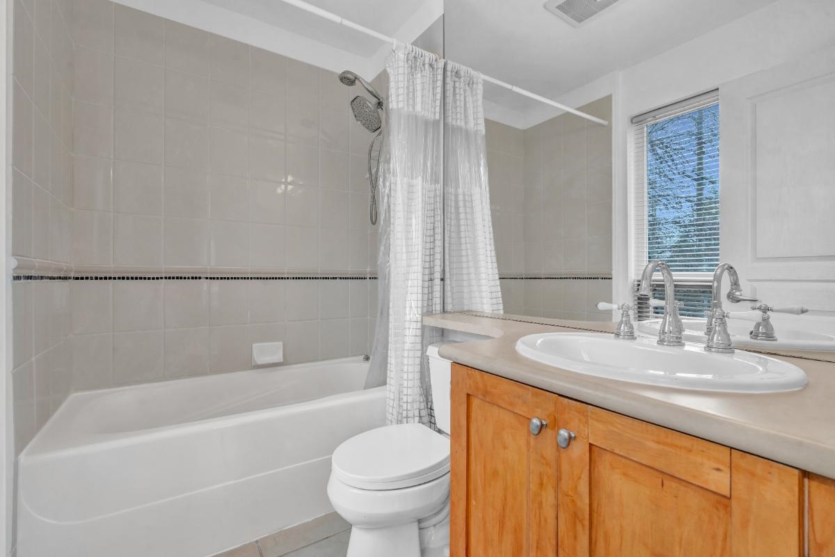 Listing image of 2 288 ST. DAVIDS AVENUE