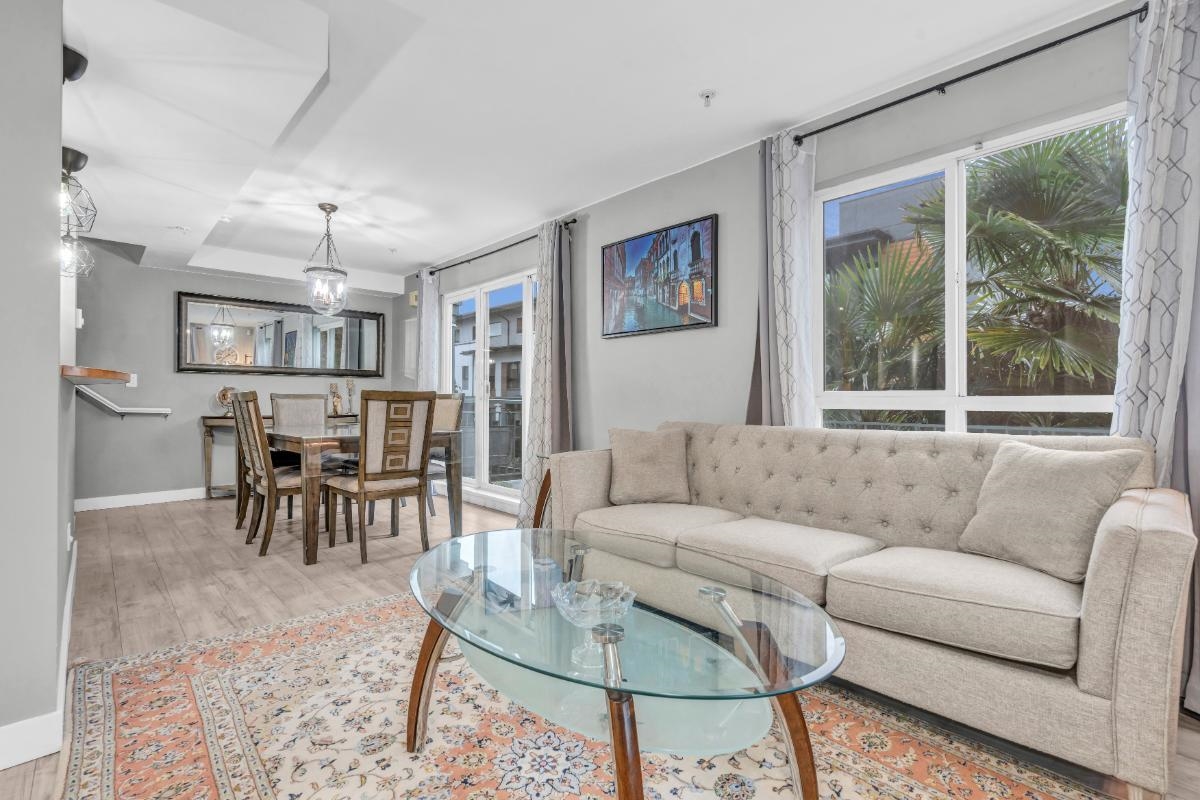Listing image of 2 288 ST. DAVIDS AVENUE