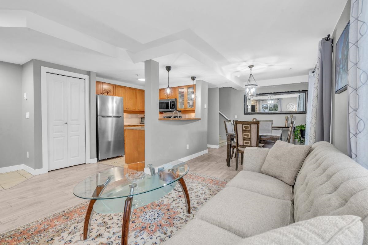 Listing image of 2 288 ST. DAVIDS AVENUE
