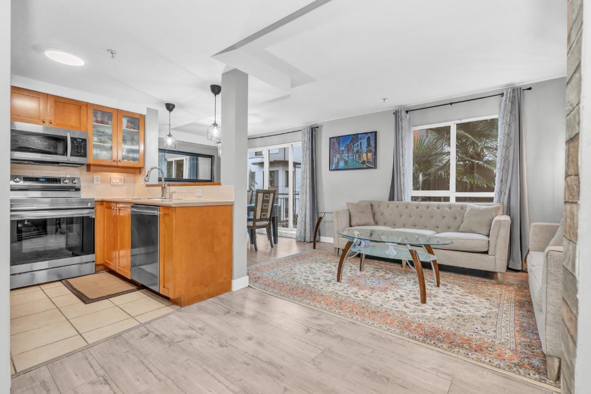Listing image of 2 288 ST. DAVIDS AVENUE