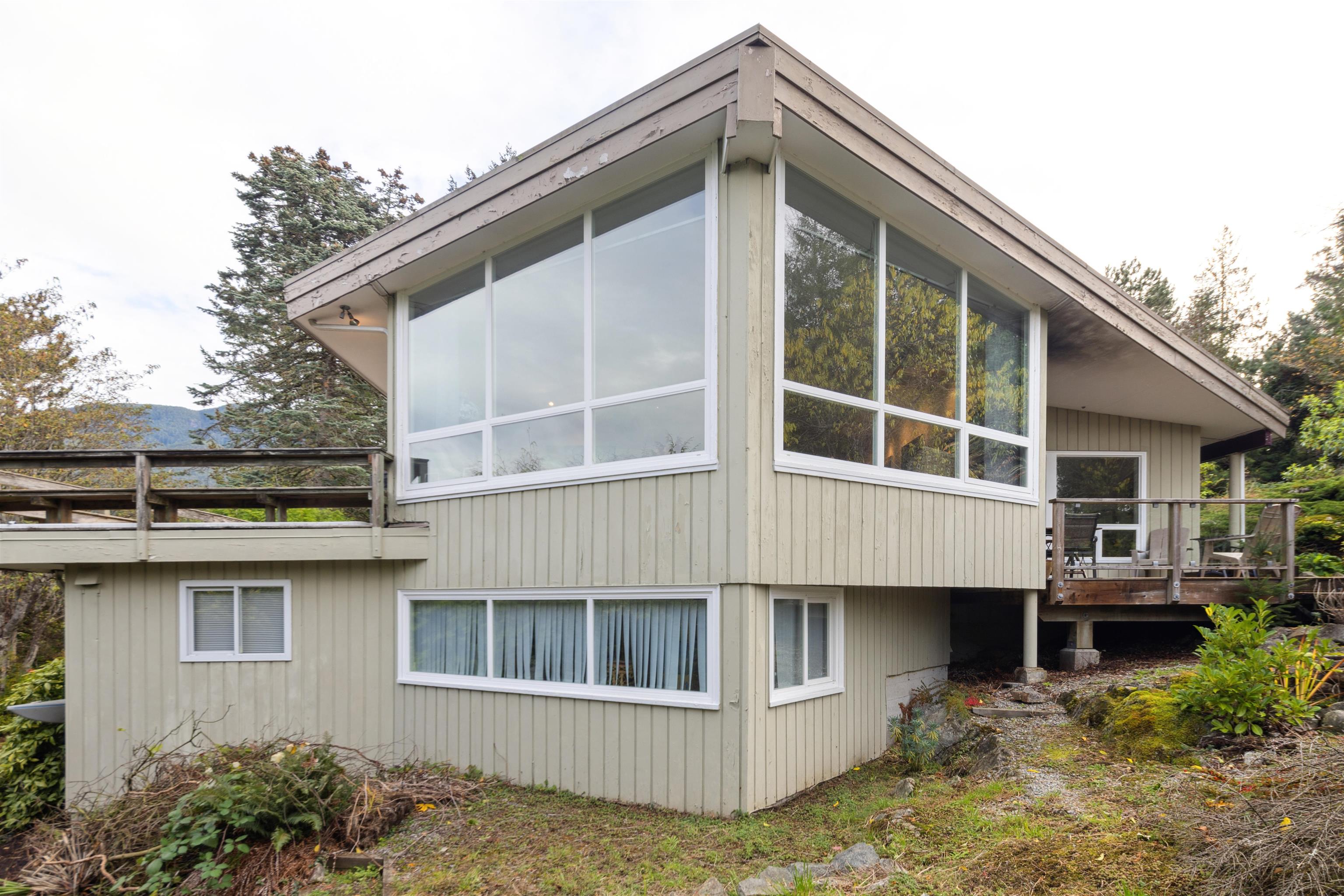 Listing image of 6295 ST. GEORGES AVENUE