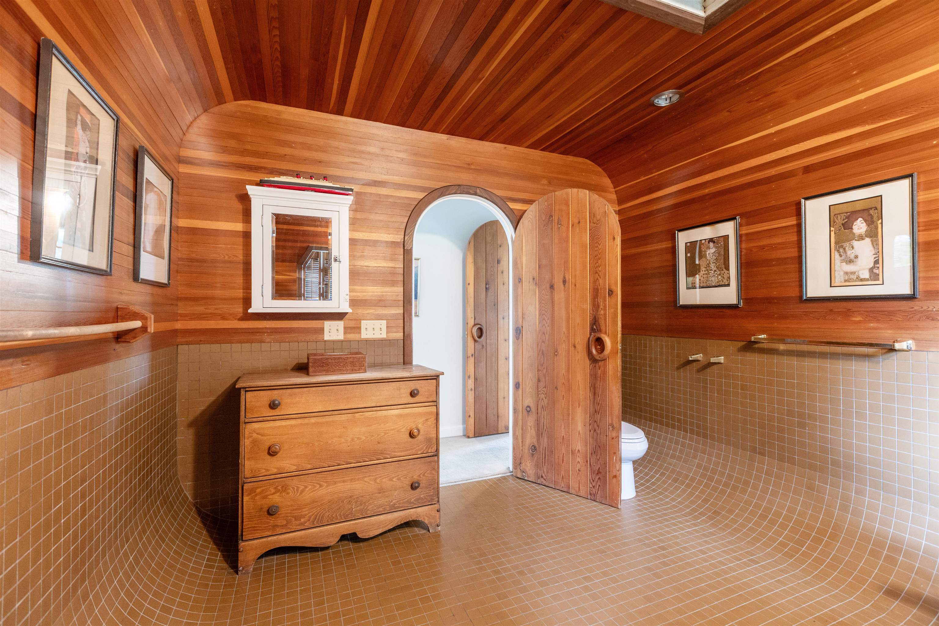 Listing image of 6295 ST. GEORGES AVENUE