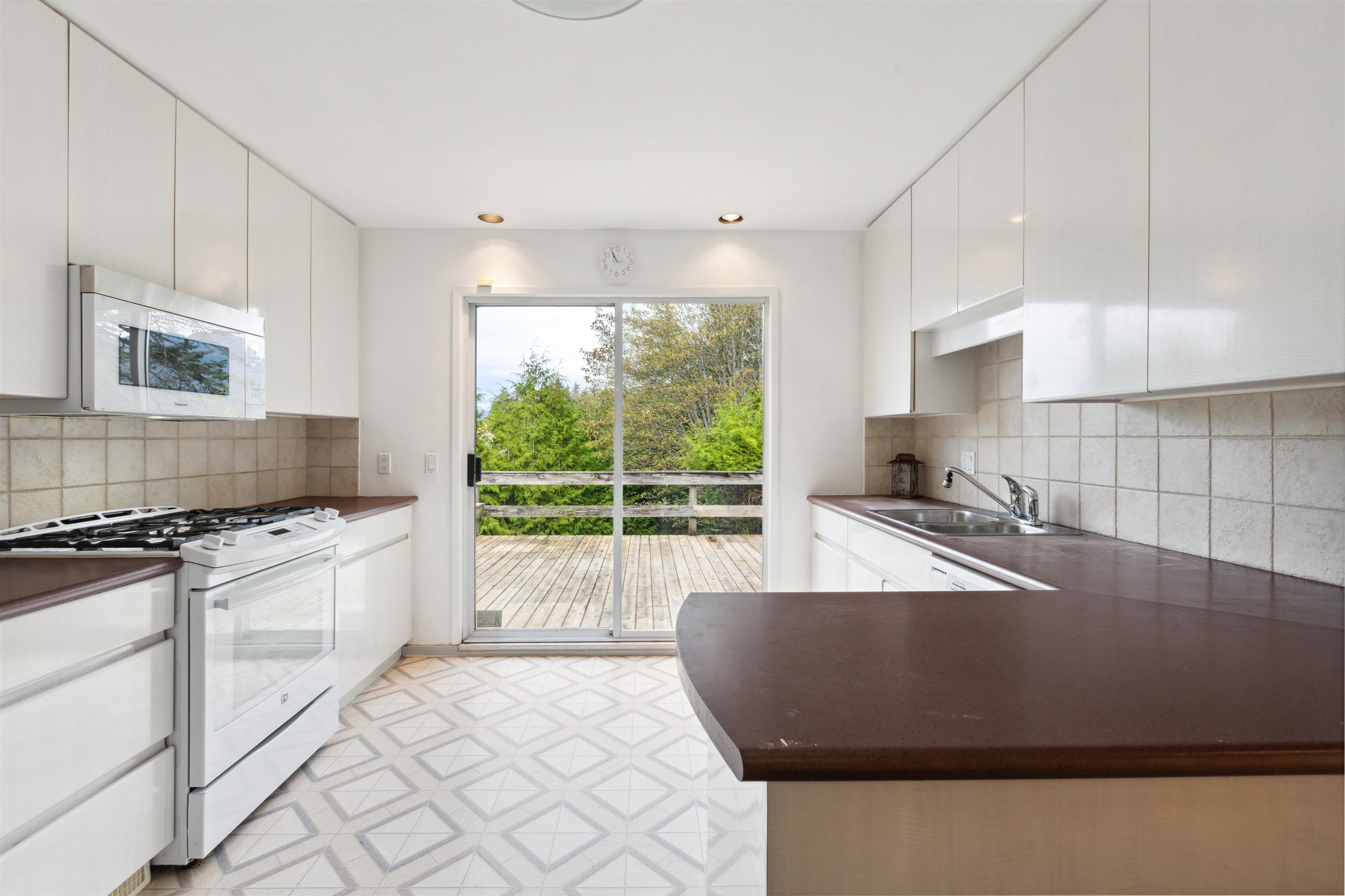 Listing image of 6295 ST. GEORGES AVENUE