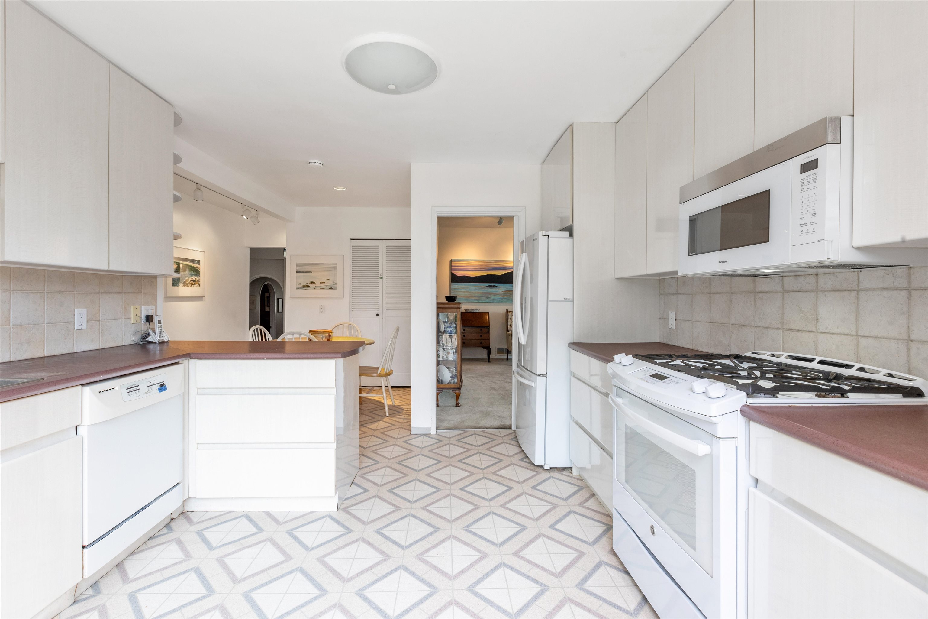 Listing image of 6295 ST. GEORGES AVENUE