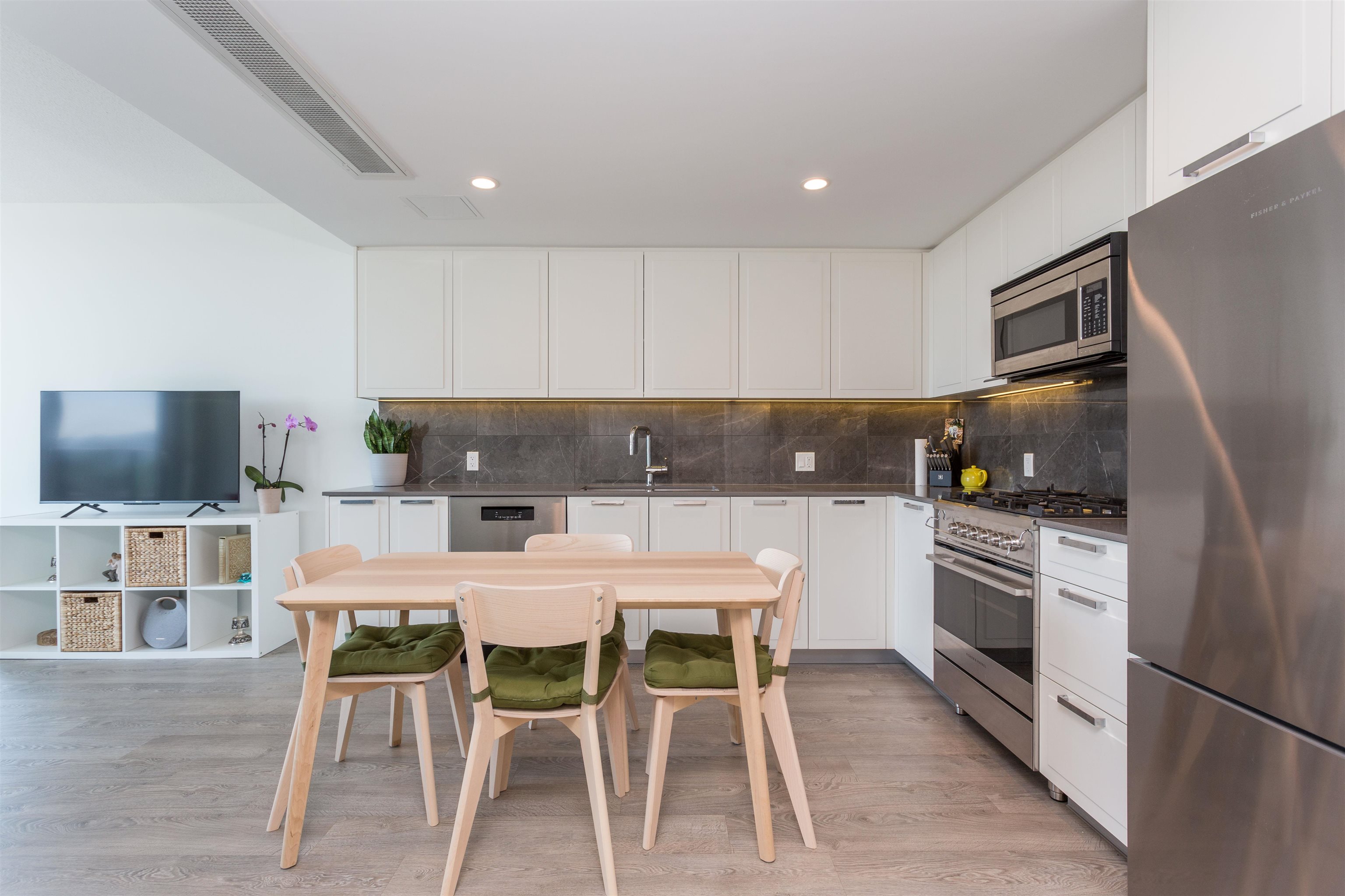 Listing image of 905 1401 HUNTER STREET