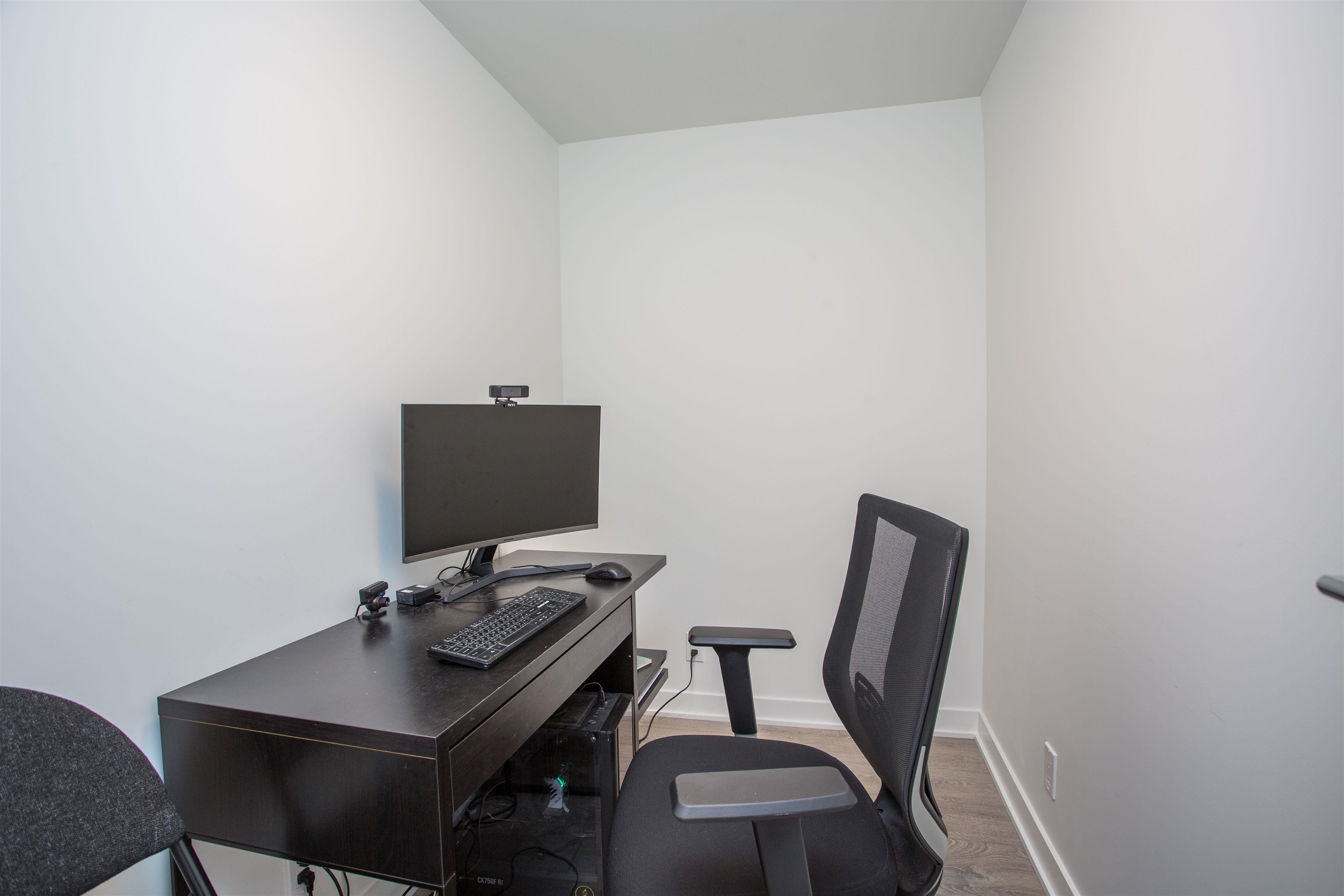 Listing image of 905 1401 HUNTER STREET