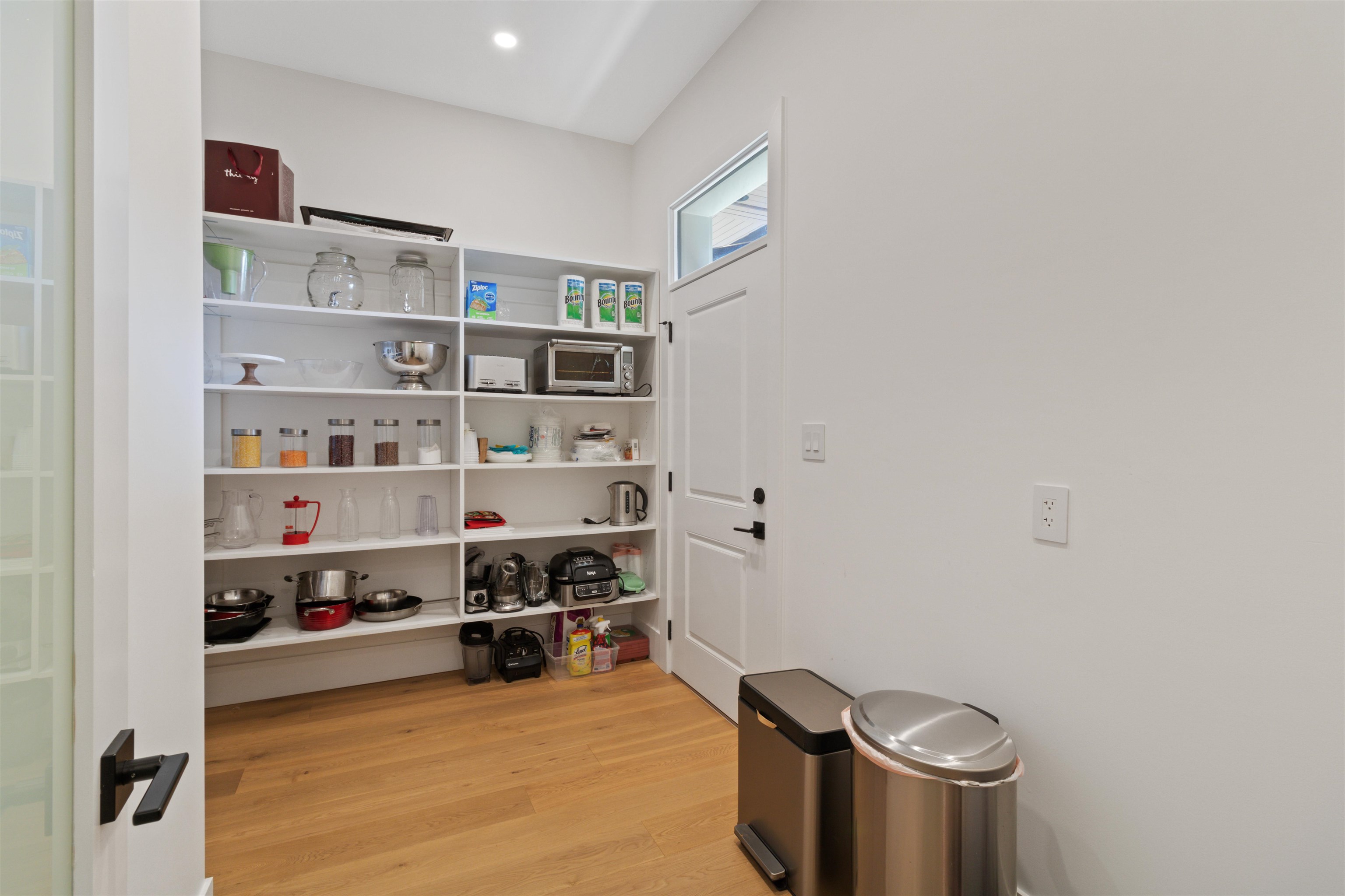 Listing image of 565 MATHERS AVENUE