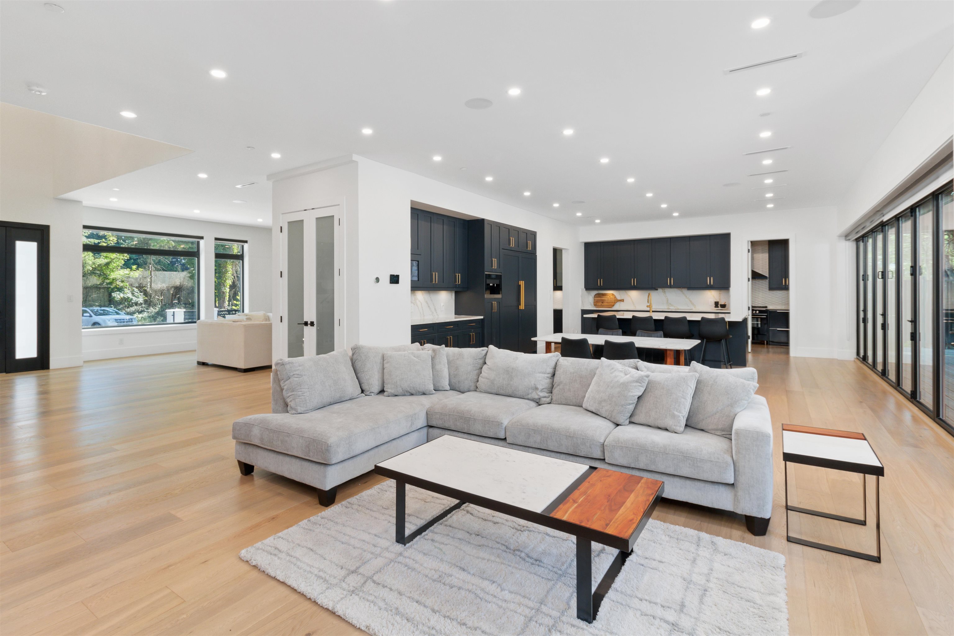 Listing image of 565 MATHERS AVENUE