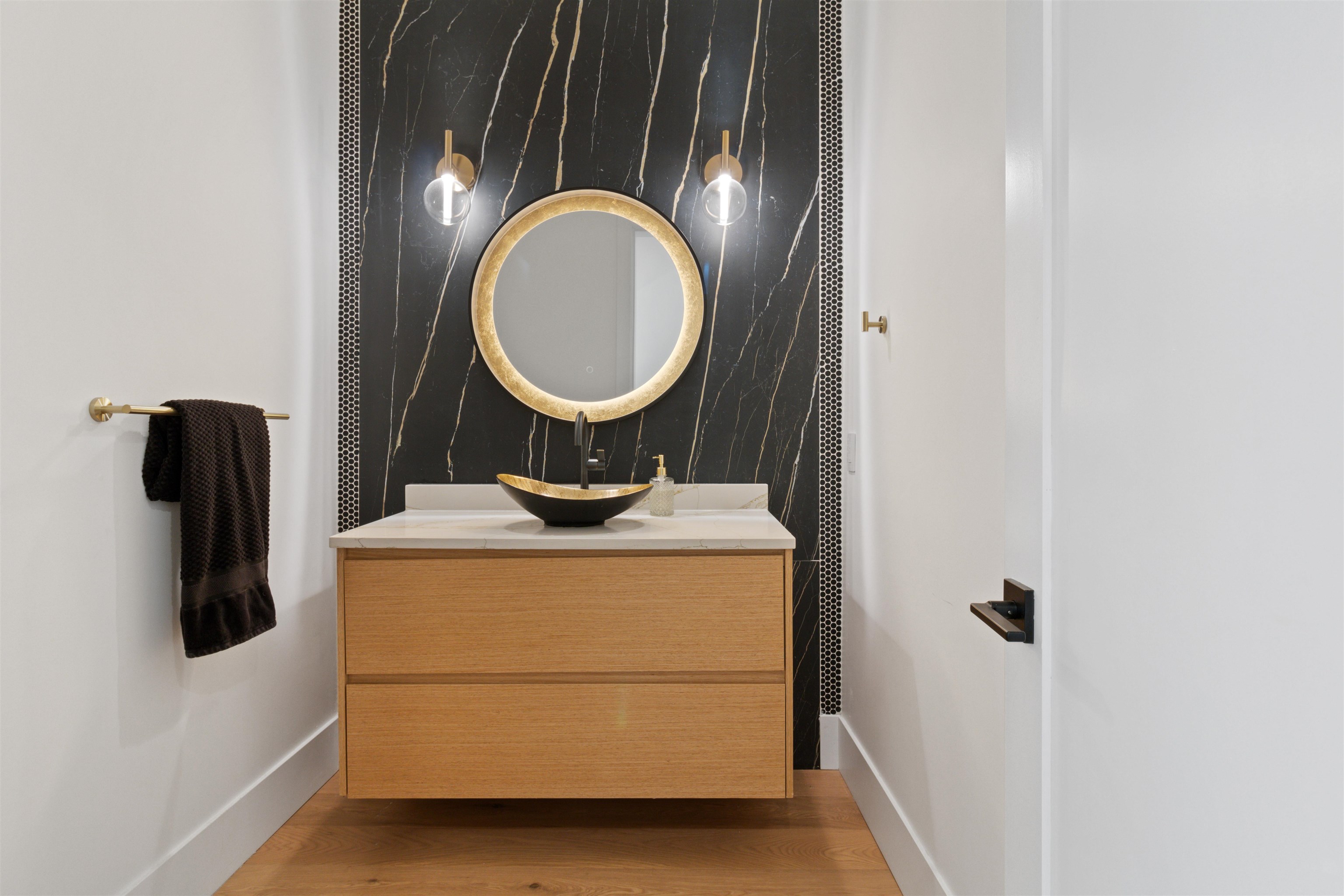Listing image of 565 MATHERS AVENUE