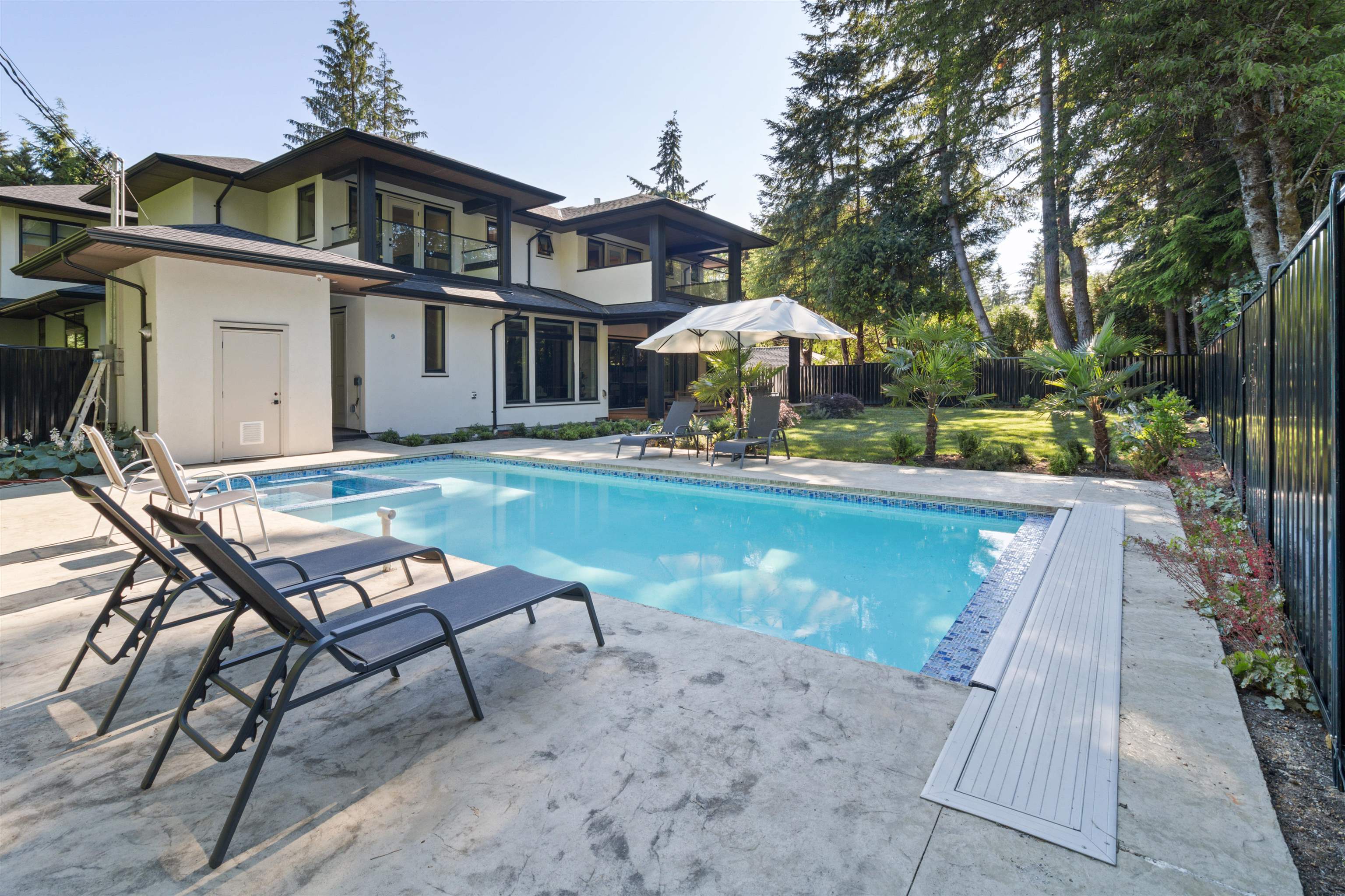 Listing image of 565 MATHERS AVENUE