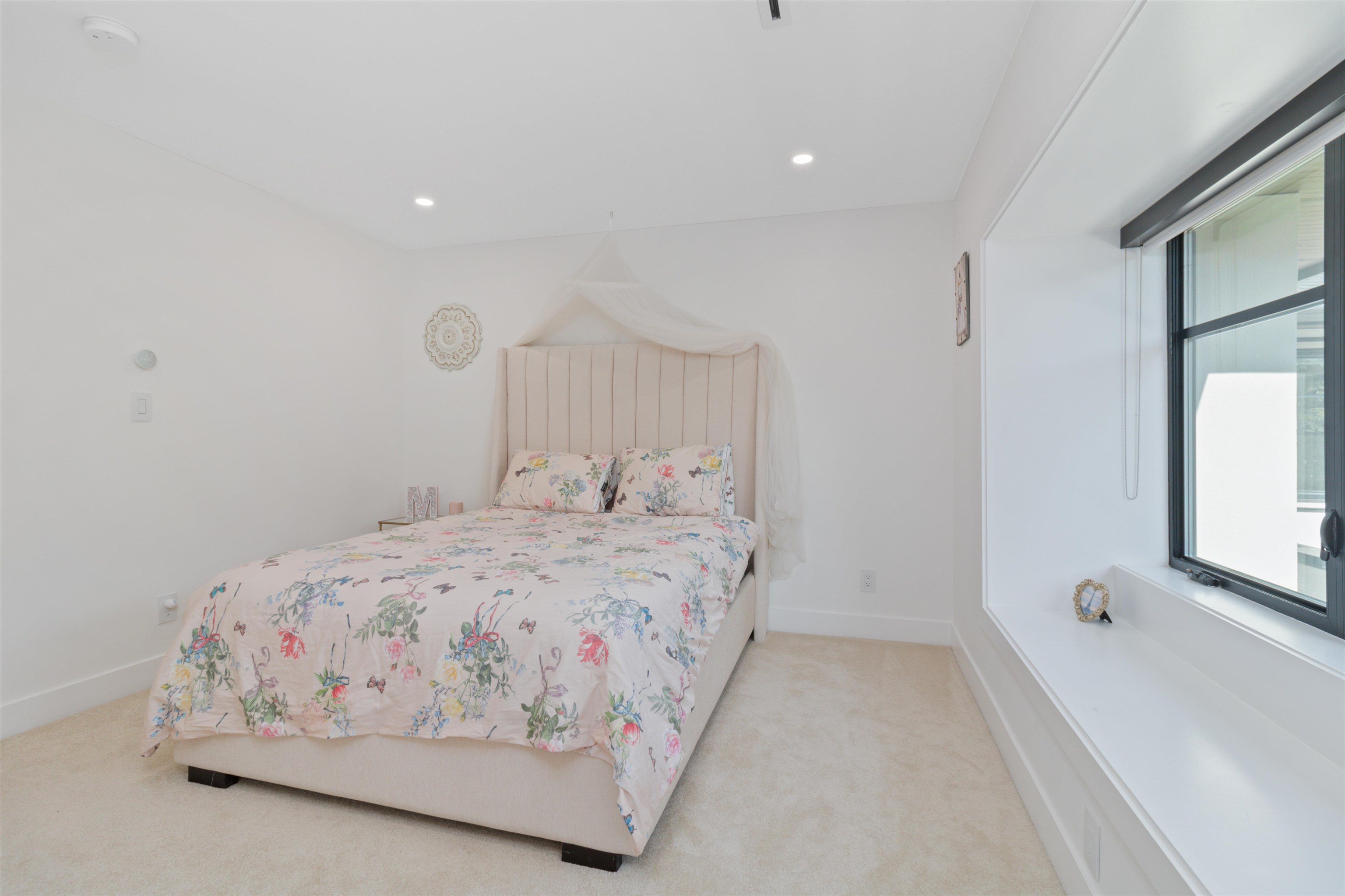 Listing image of 565 MATHERS AVENUE