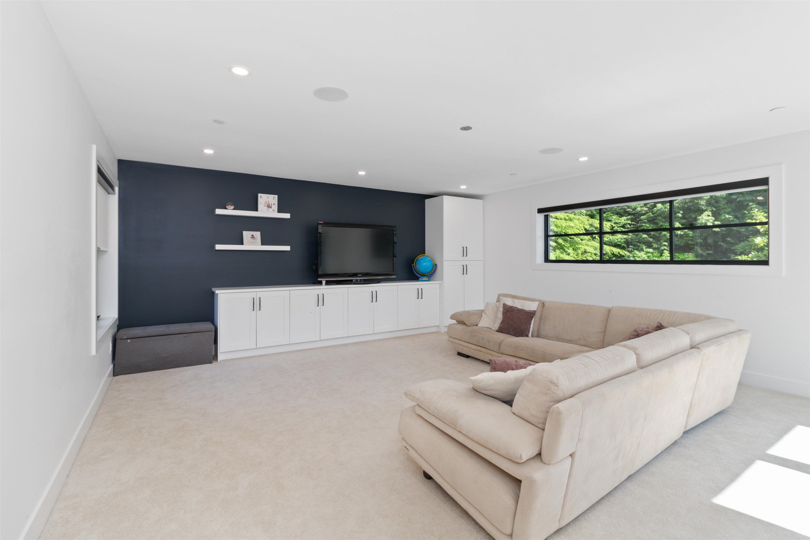 Listing image of 565 MATHERS AVENUE