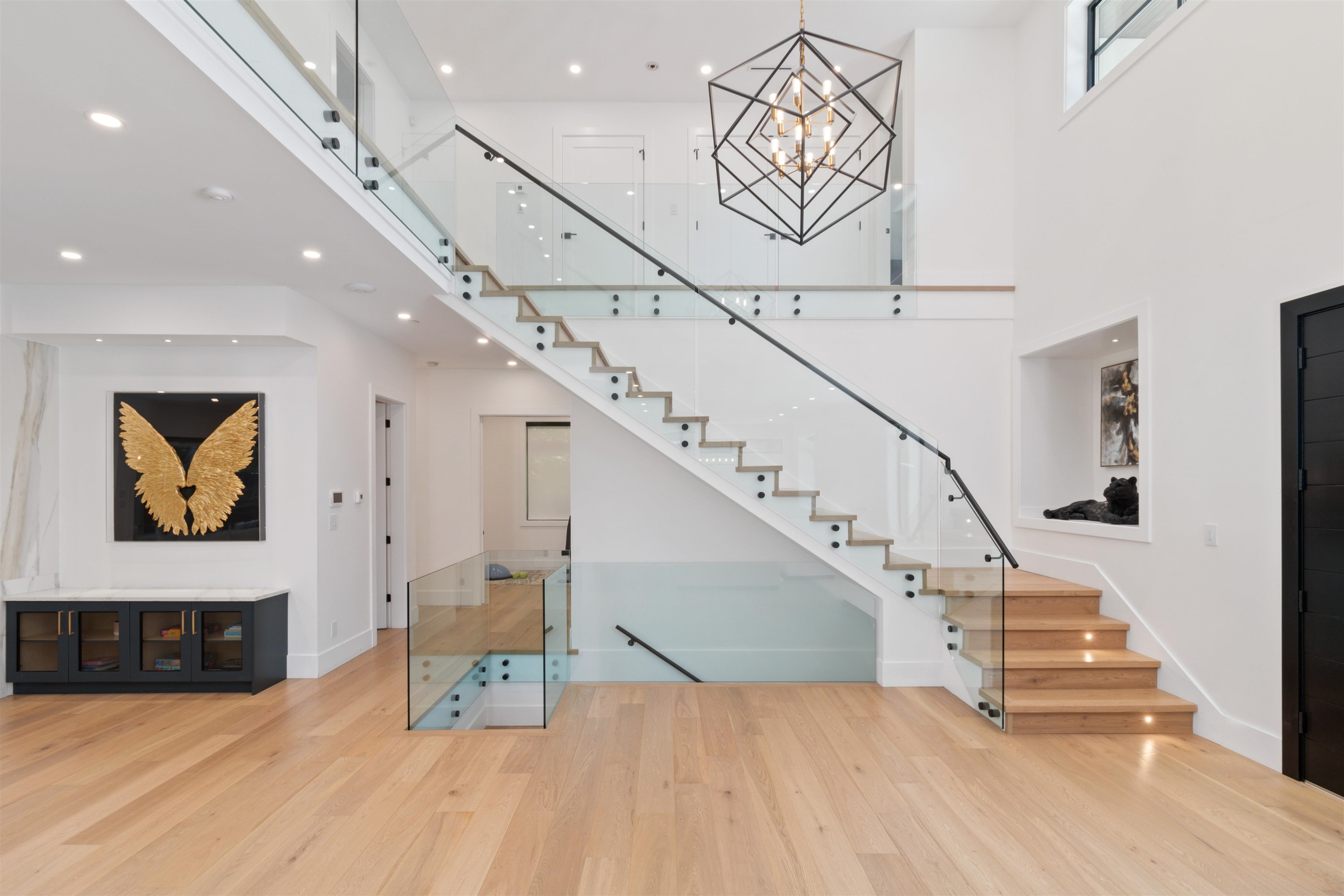 Listing image of 565 MATHERS AVENUE