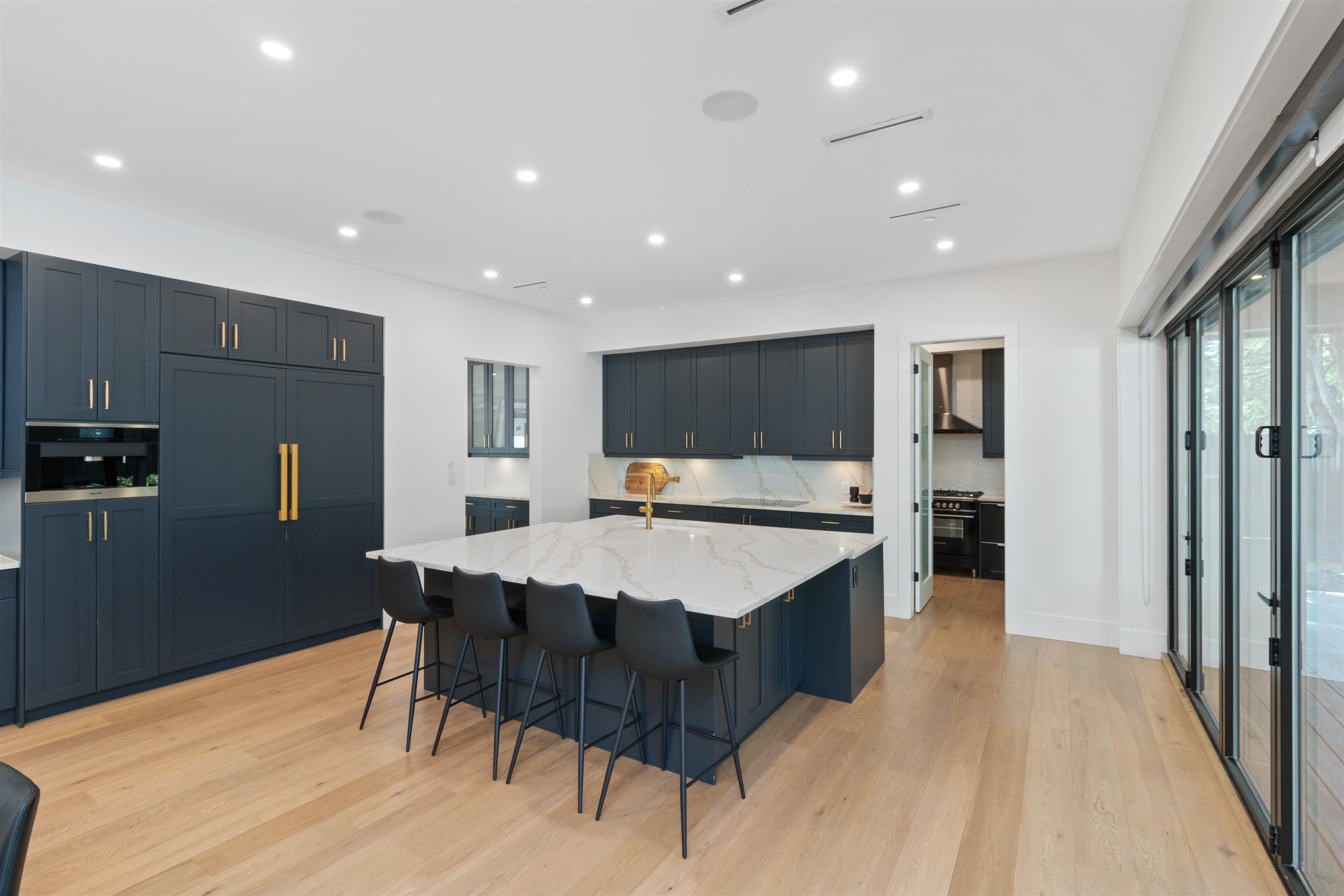 Listing image of 565 MATHERS AVENUE