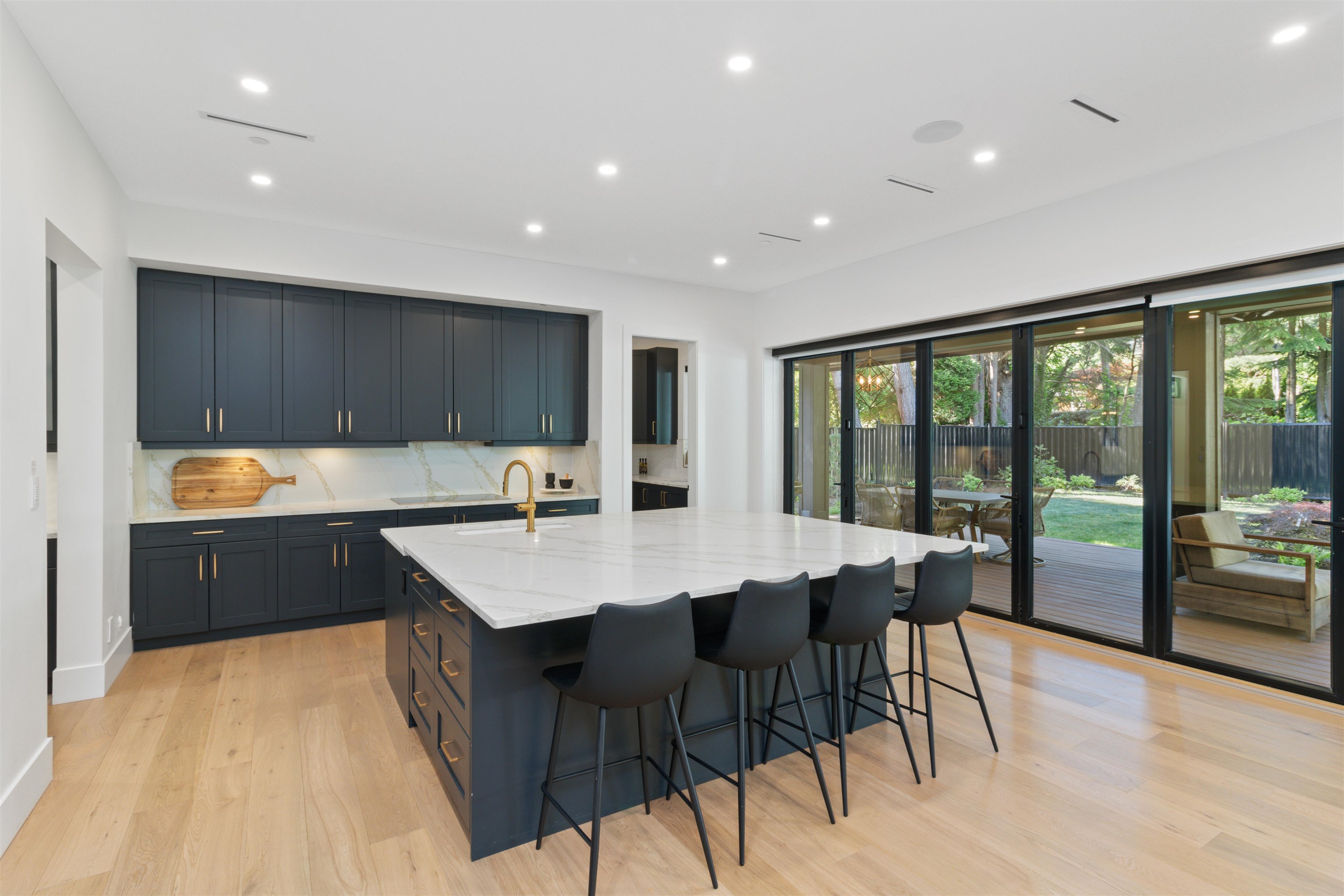 Listing image of 565 MATHERS AVENUE