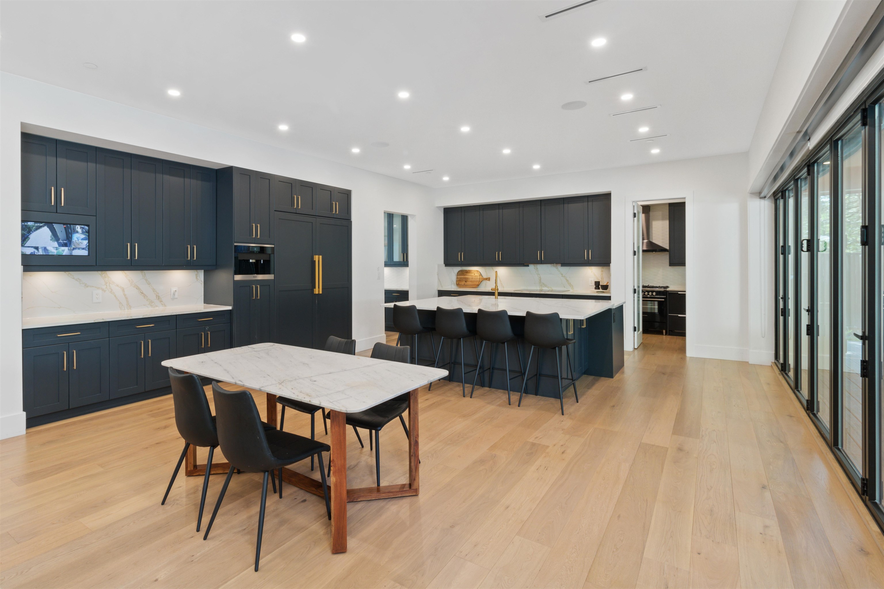 Listing image of 565 MATHERS AVENUE