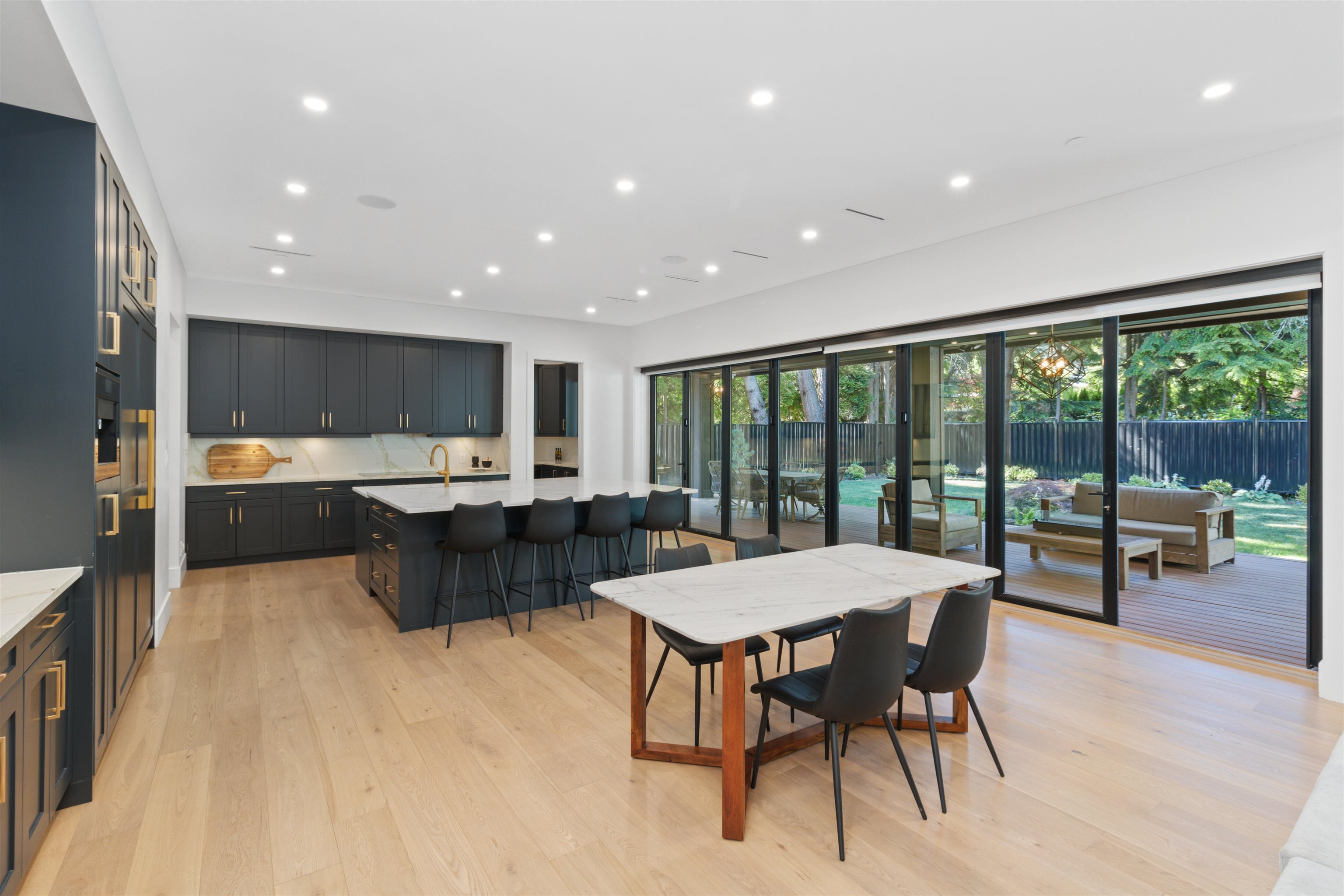 Listing image of 565 MATHERS AVENUE