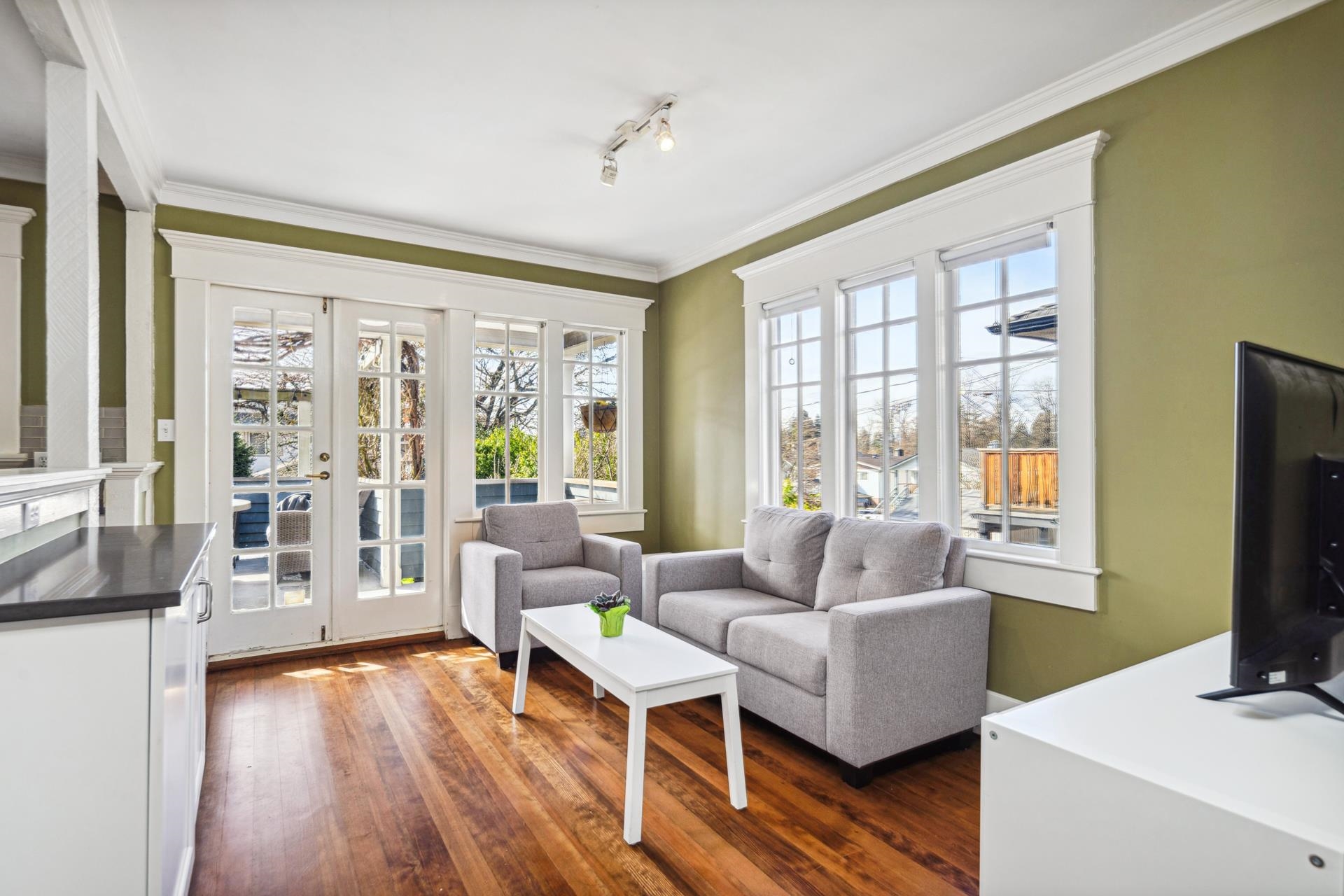 Listing image of 341 W 22ND STREET
