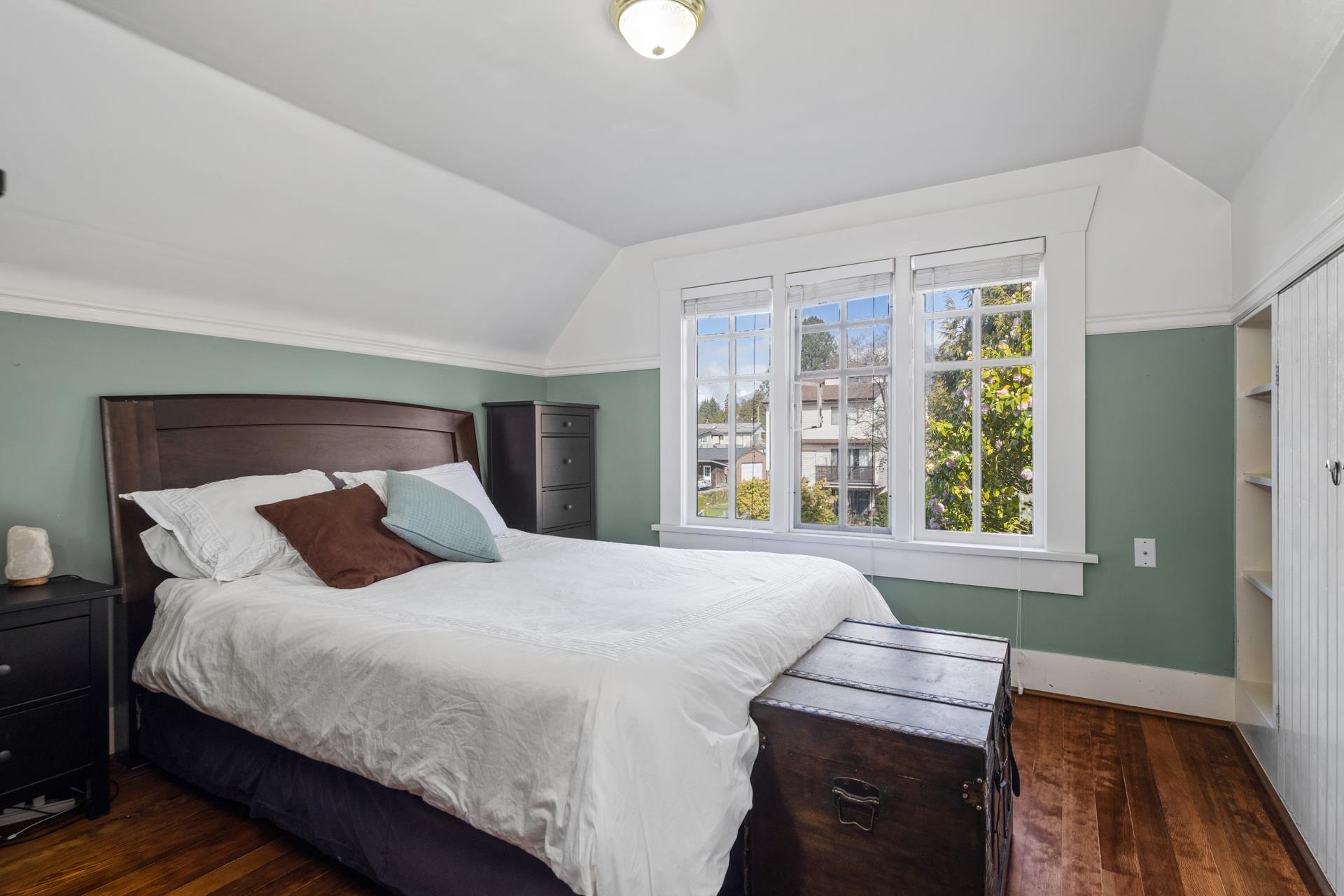 Listing image of 341 W 22ND STREET
