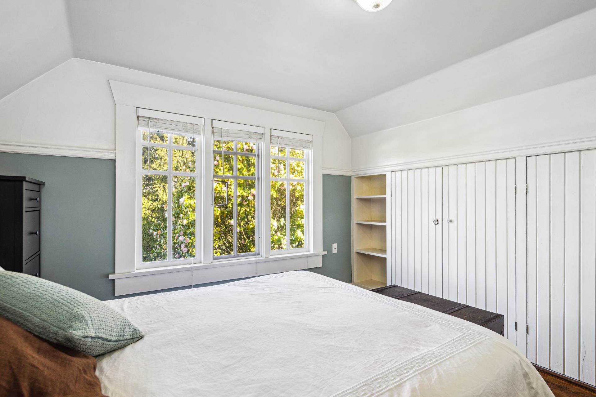 Listing image of 341 W 22ND STREET
