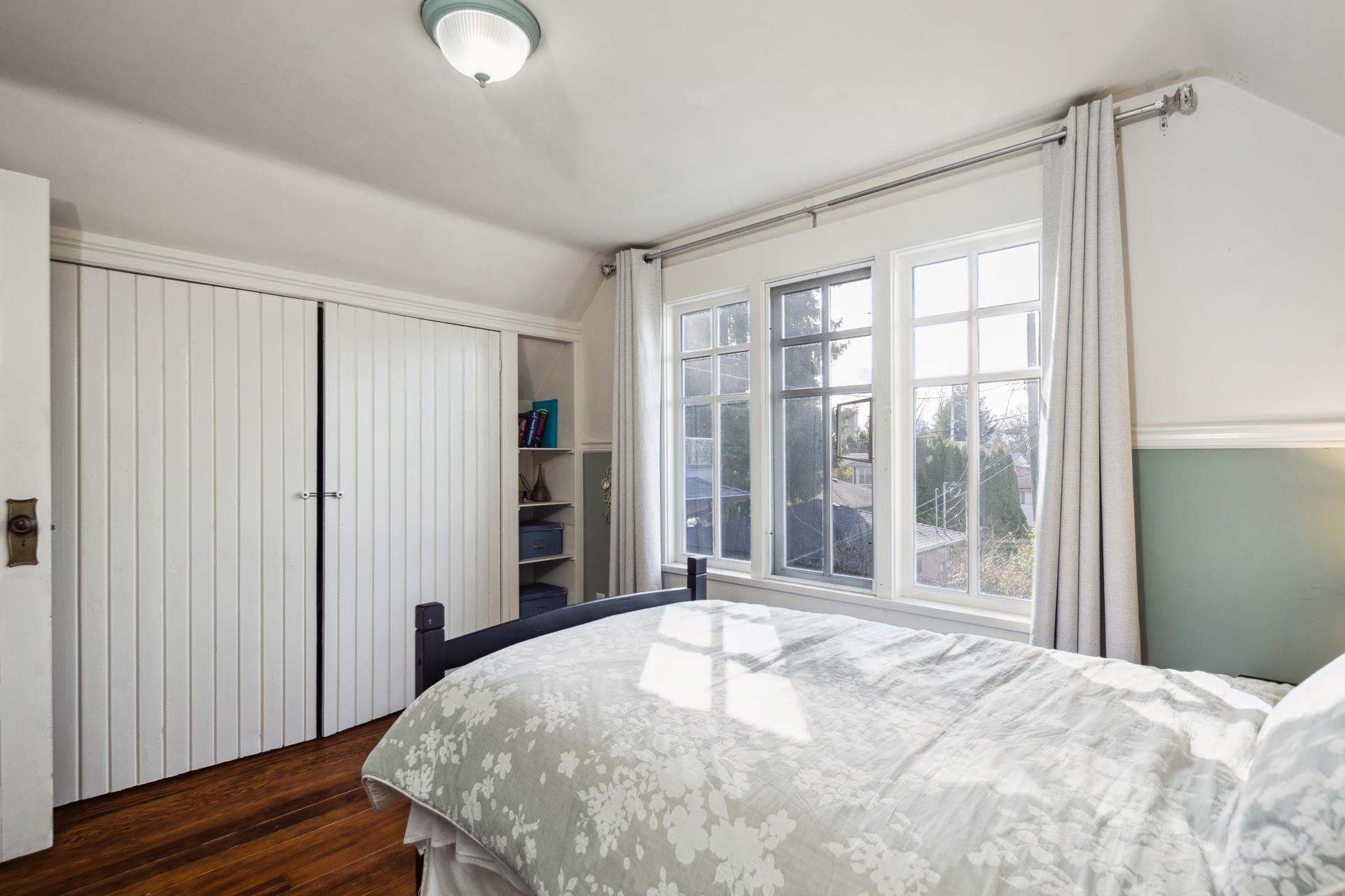 Listing image of 341 W 22ND STREET