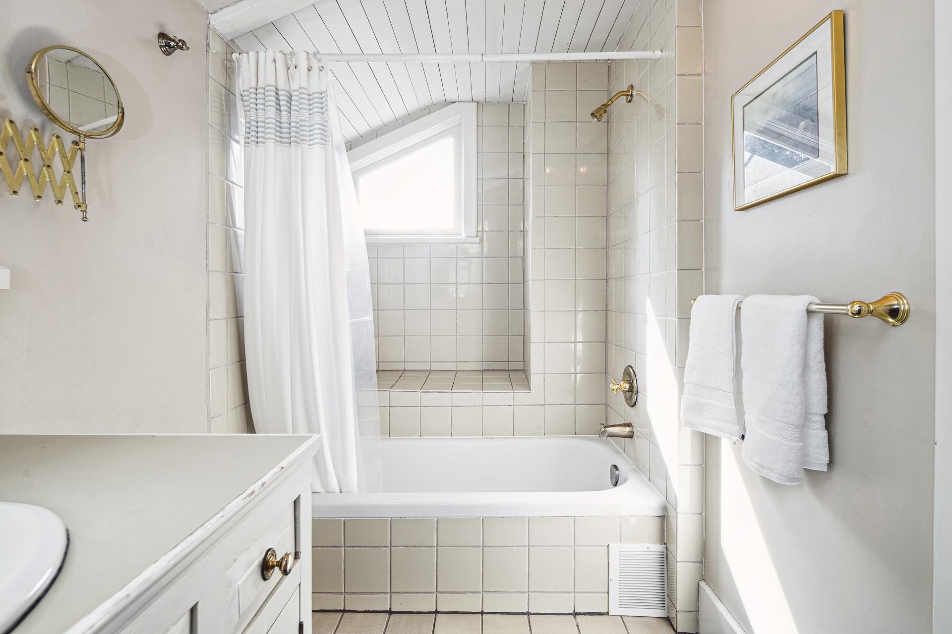 Listing image of 341 W 22ND STREET