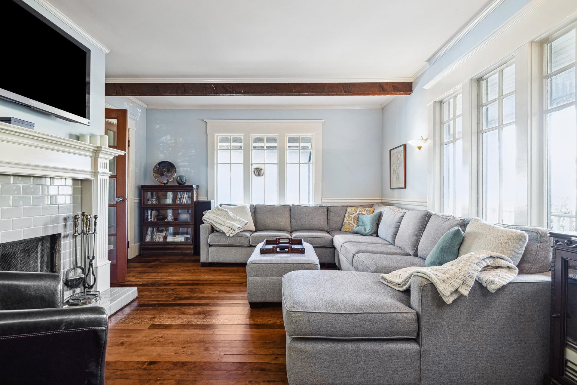 Listing image of 341 W 22ND STREET