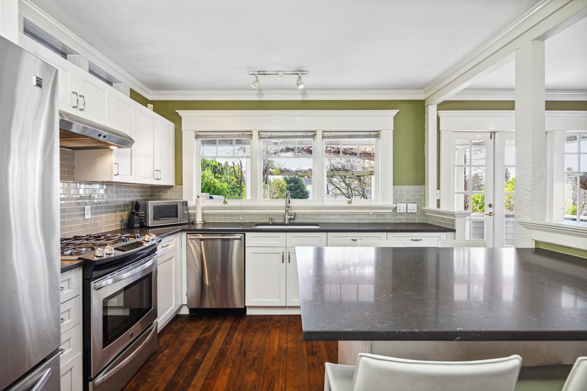 Listing image of 341 W 22ND STREET
