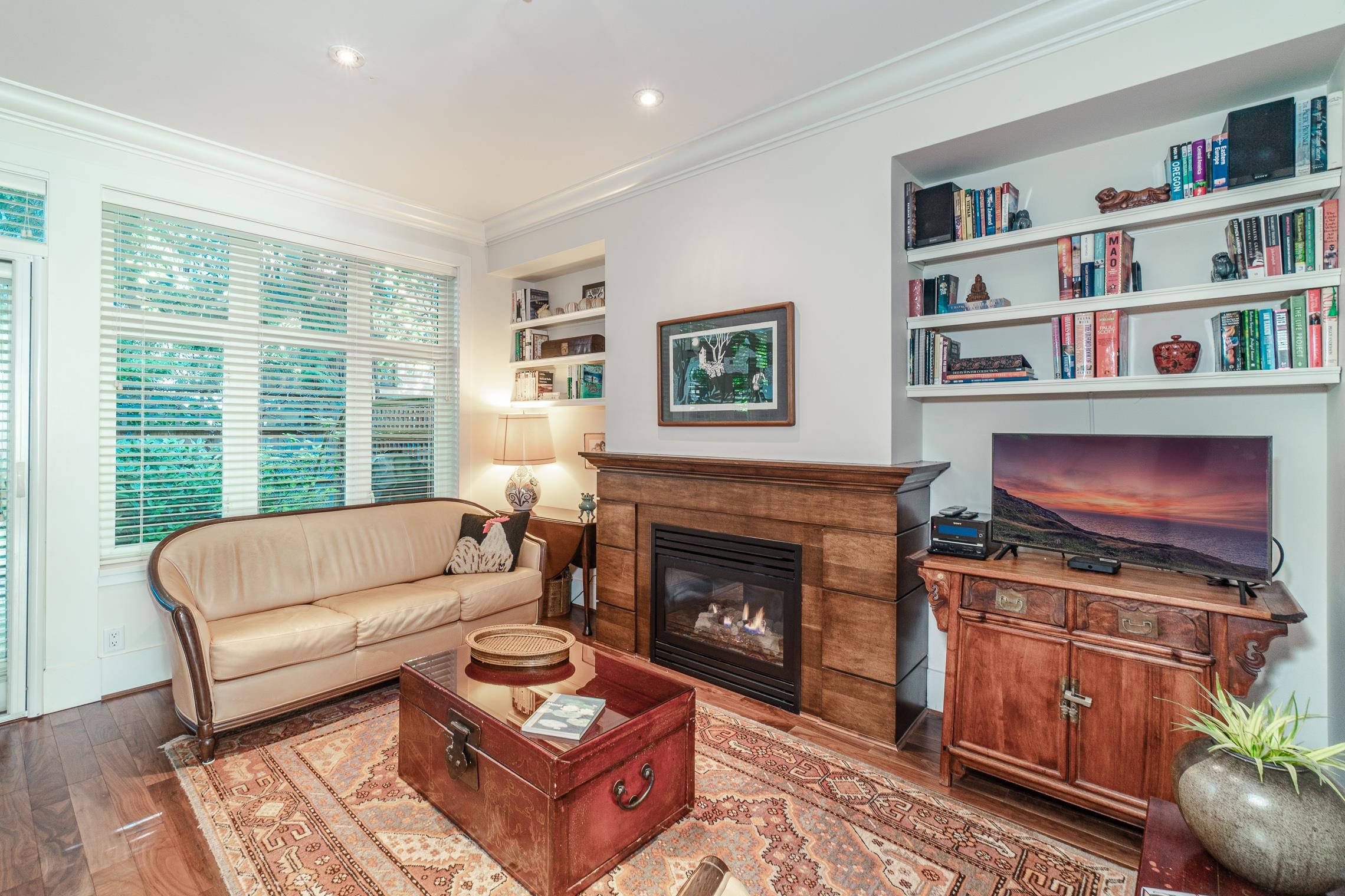 Listing image of 2129 GORDON AVENUE