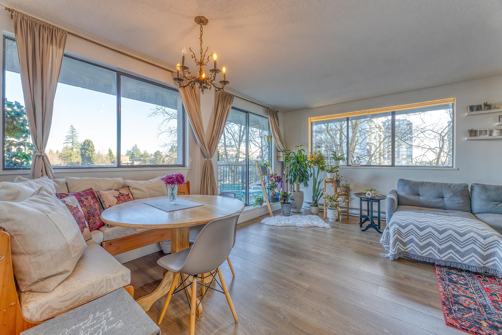 Listing image of 306 150 E 15TH STREET