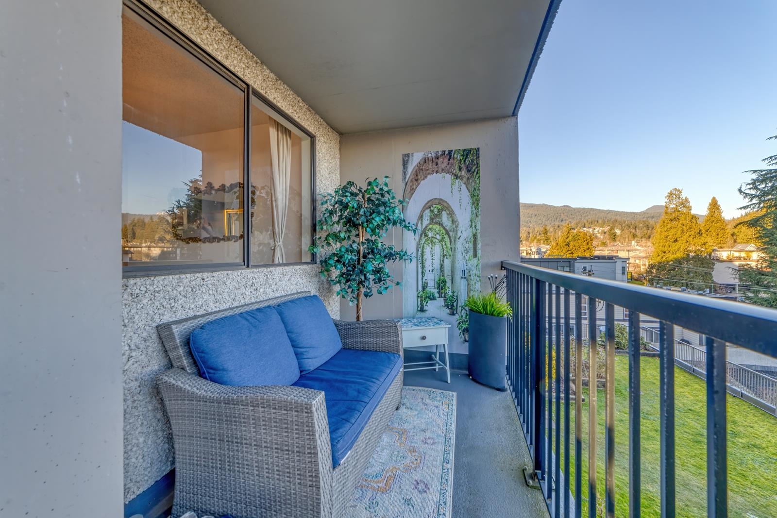 Listing image of 306 150 E 15TH STREET