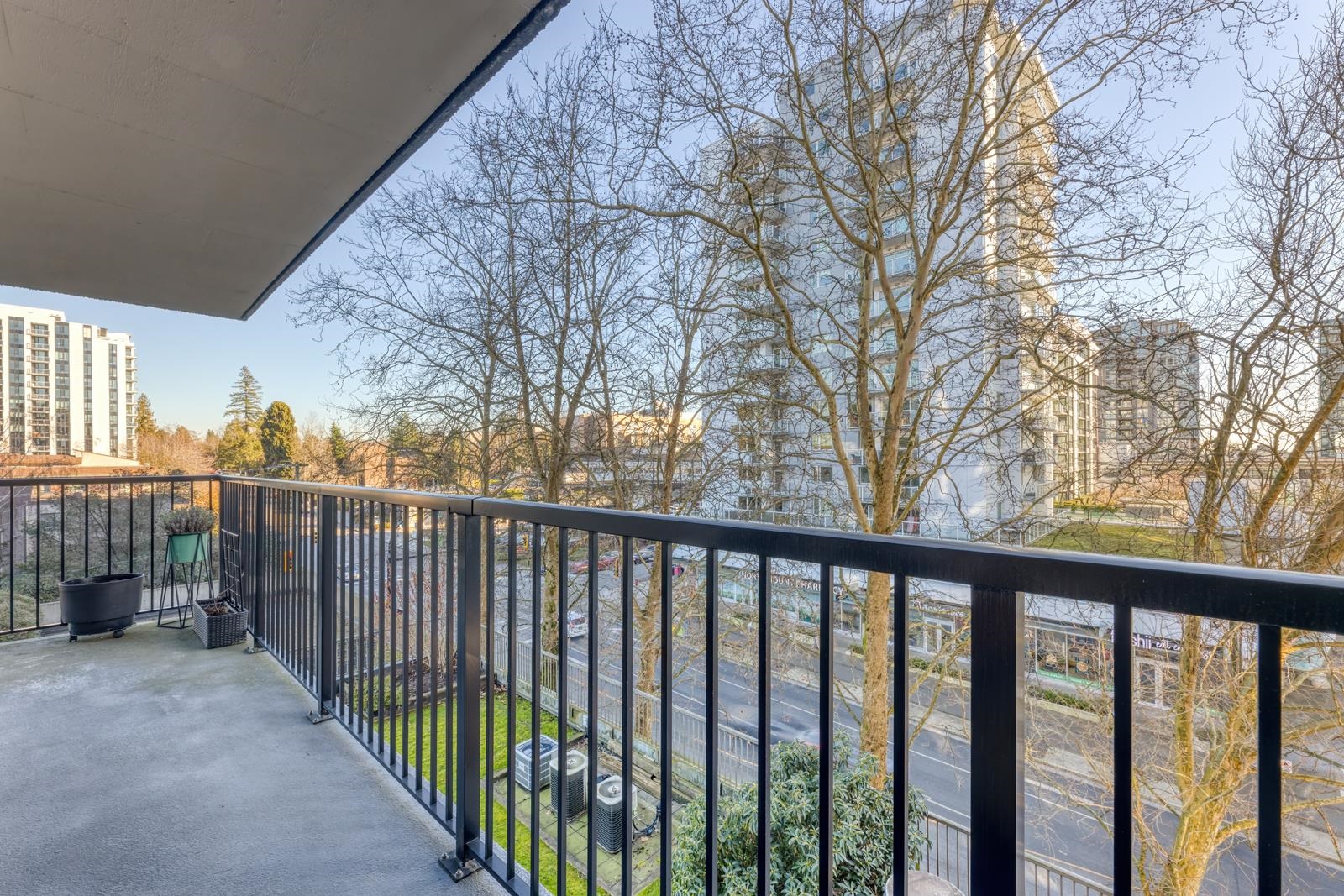 Listing image of 306 150 E 15TH STREET