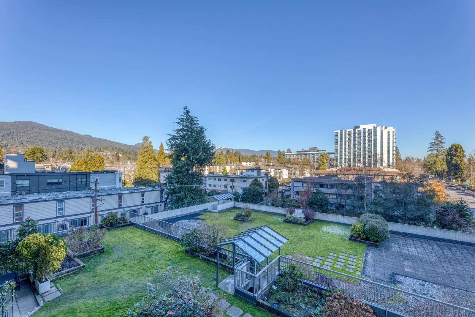 Listing image of 306 150 E 15TH STREET