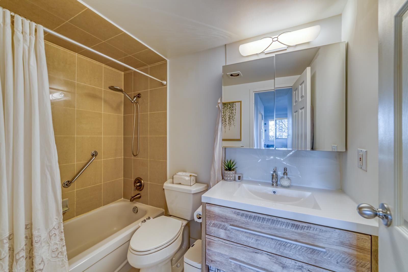 Listing image of 306 150 E 15TH STREET