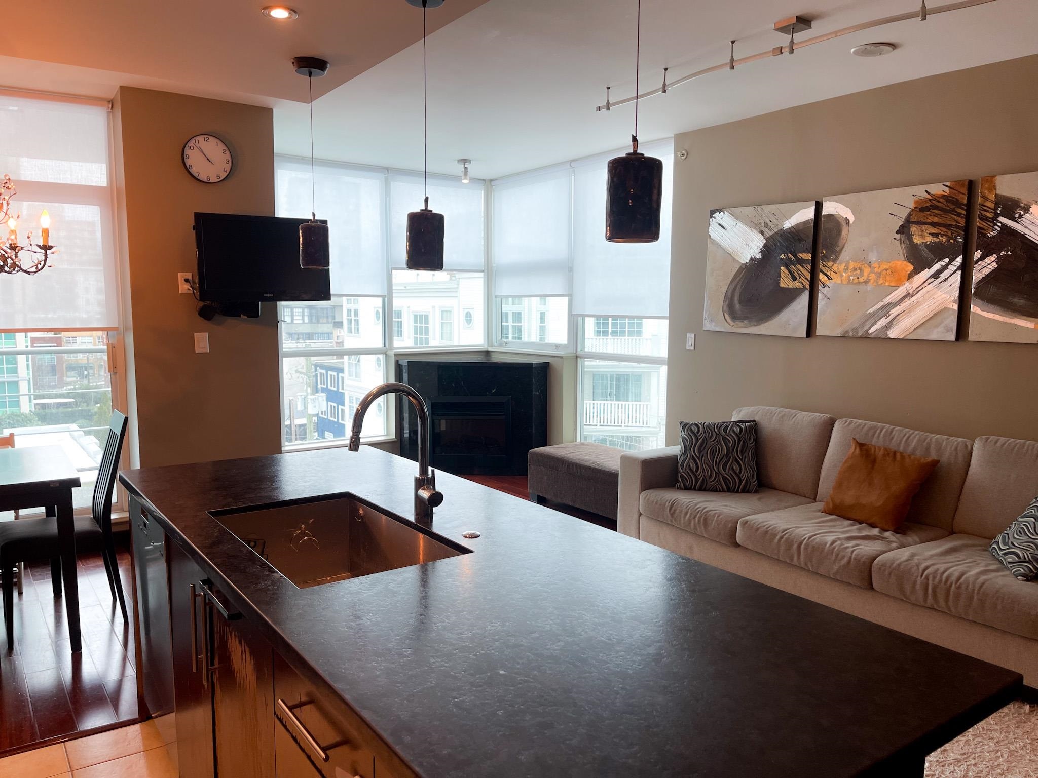 Listing image of 702 168 E ESPLANADE