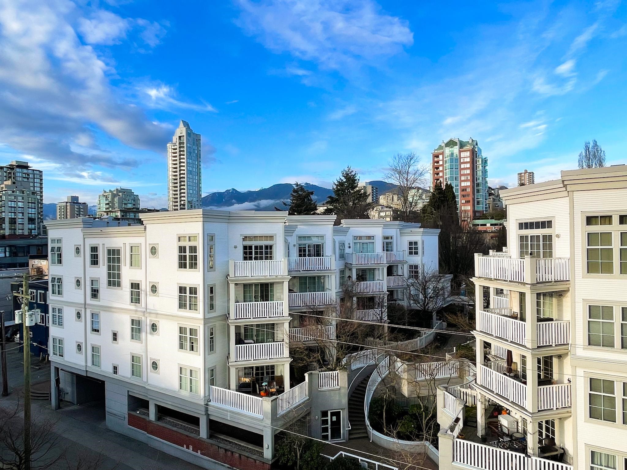 Listing image of 702 168 E ESPLANADE