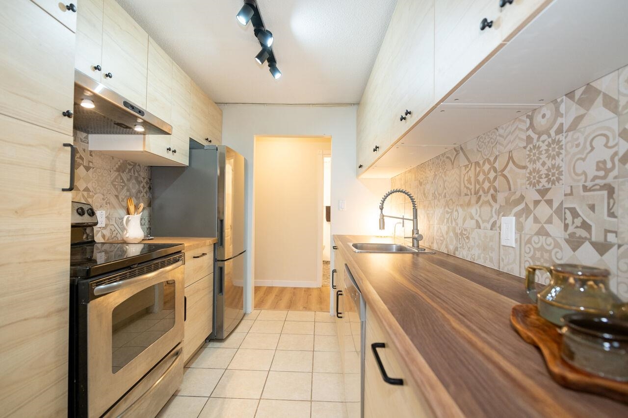 Listing image of 32 884 PREMIER STREET