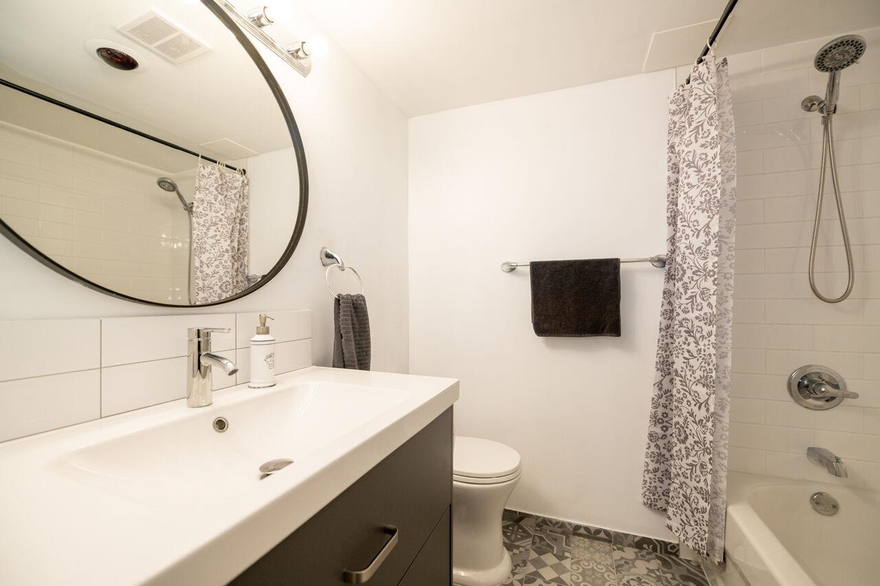 Listing image of 32 884 PREMIER STREET