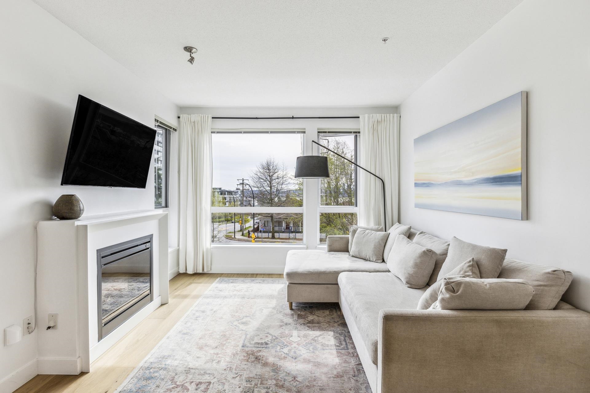 Listing image of 208 717 CHESTERFIELD AVENUE
