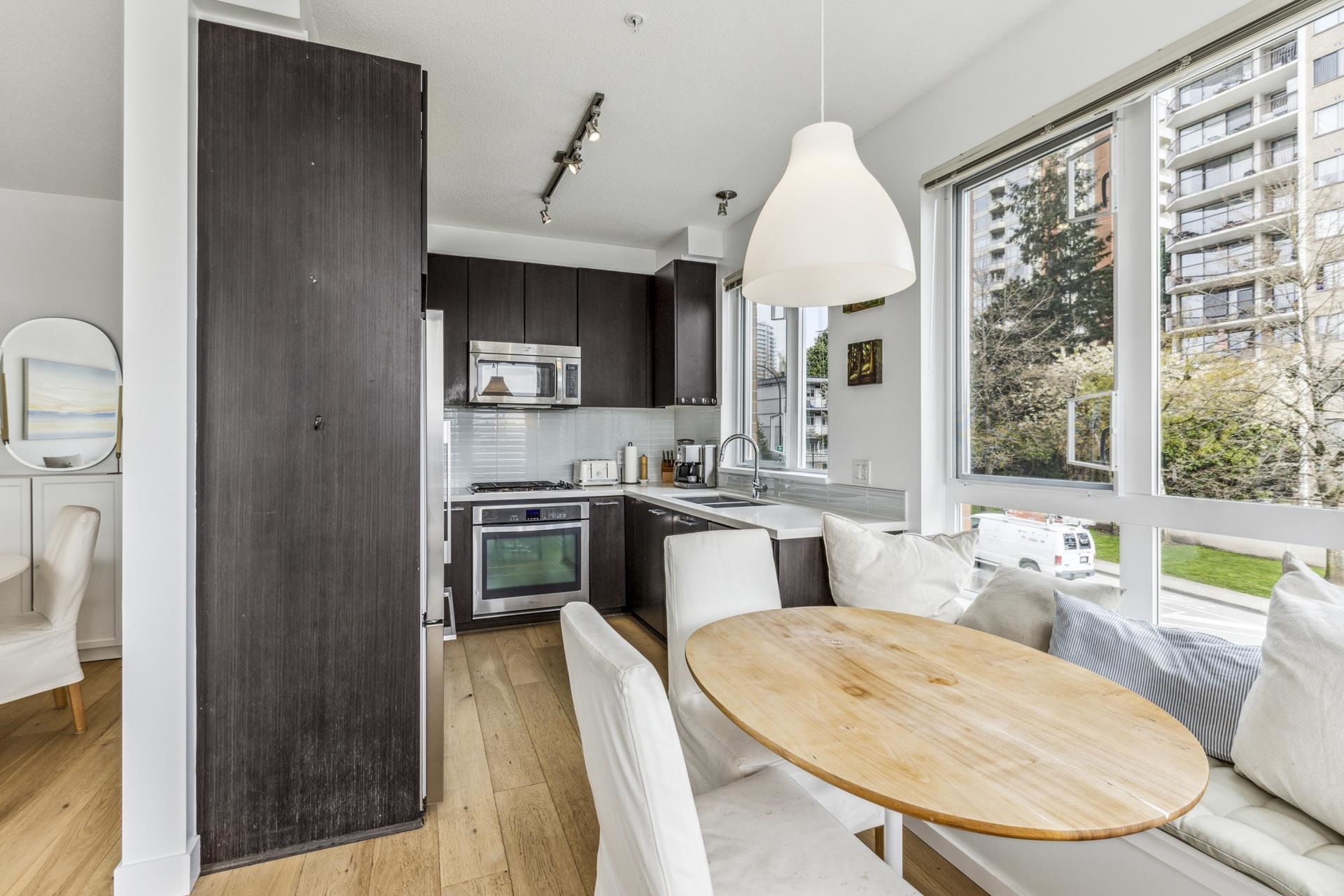 Listing image of 208 717 CHESTERFIELD AVENUE