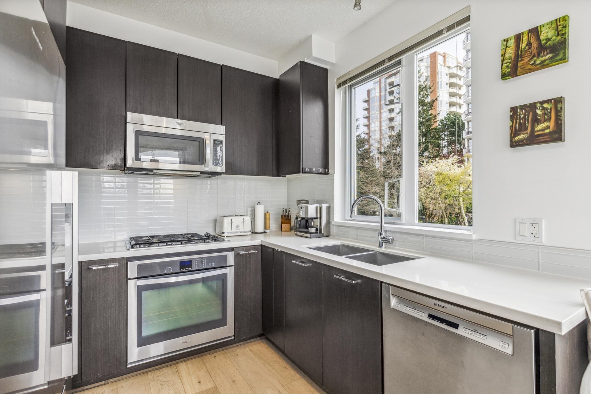 Listing image of 208 717 CHESTERFIELD AVENUE