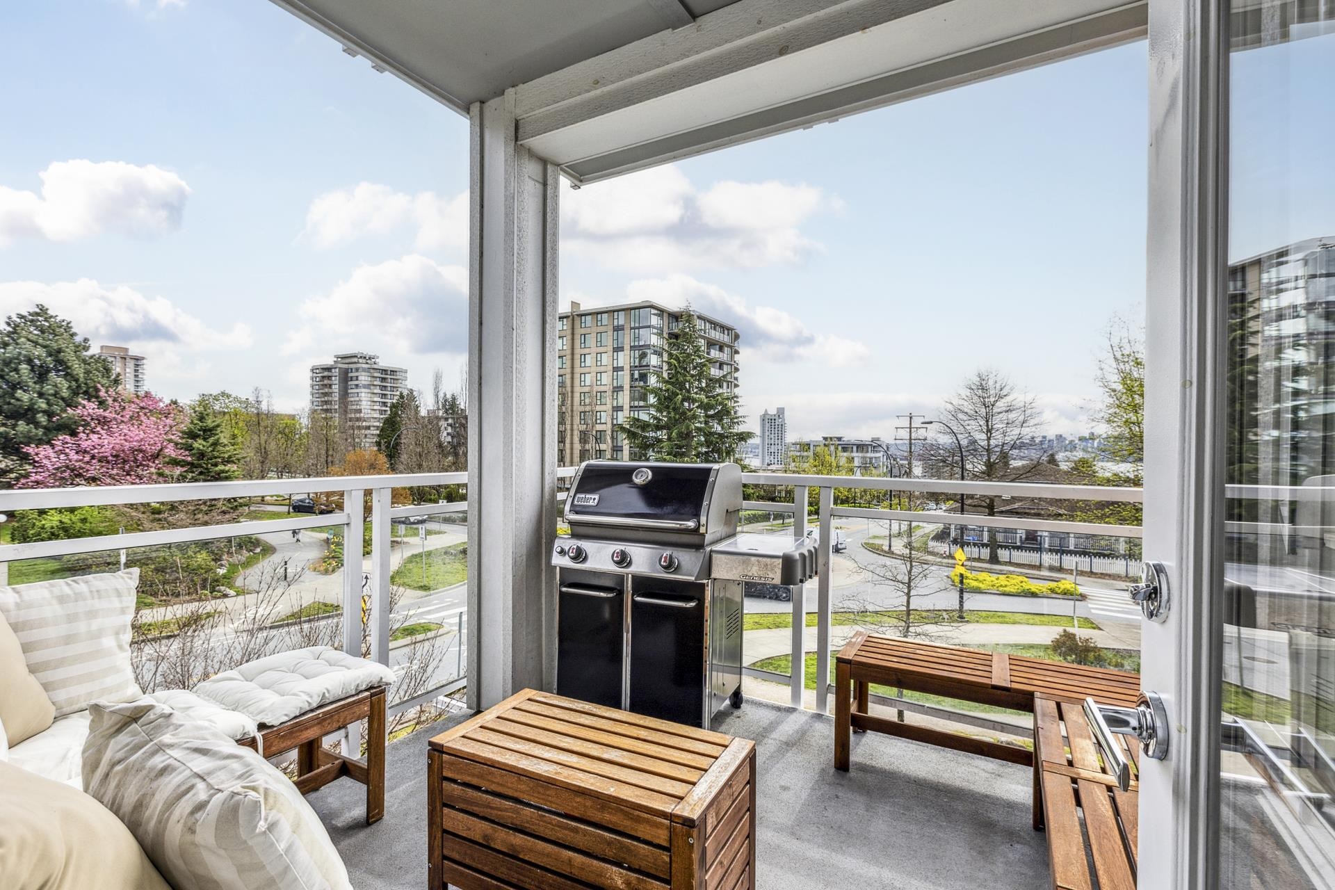 Listing image of 208 717 CHESTERFIELD AVENUE