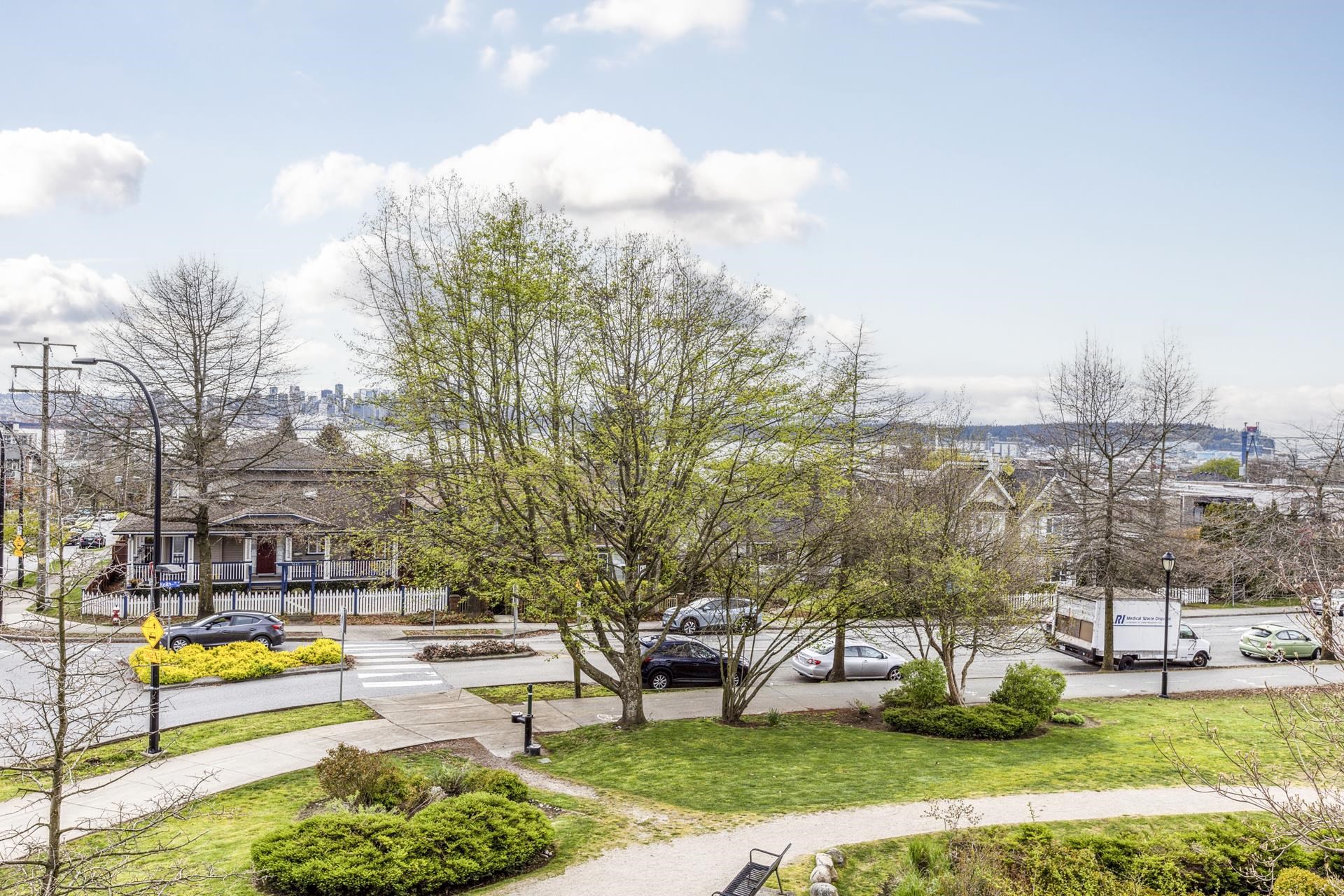 Listing image of 208 717 CHESTERFIELD AVENUE