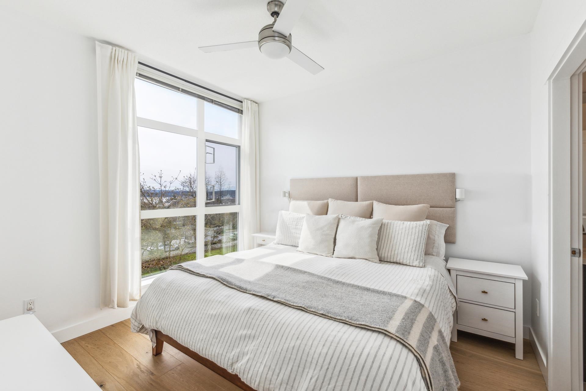 Listing image of 208 717 CHESTERFIELD AVENUE