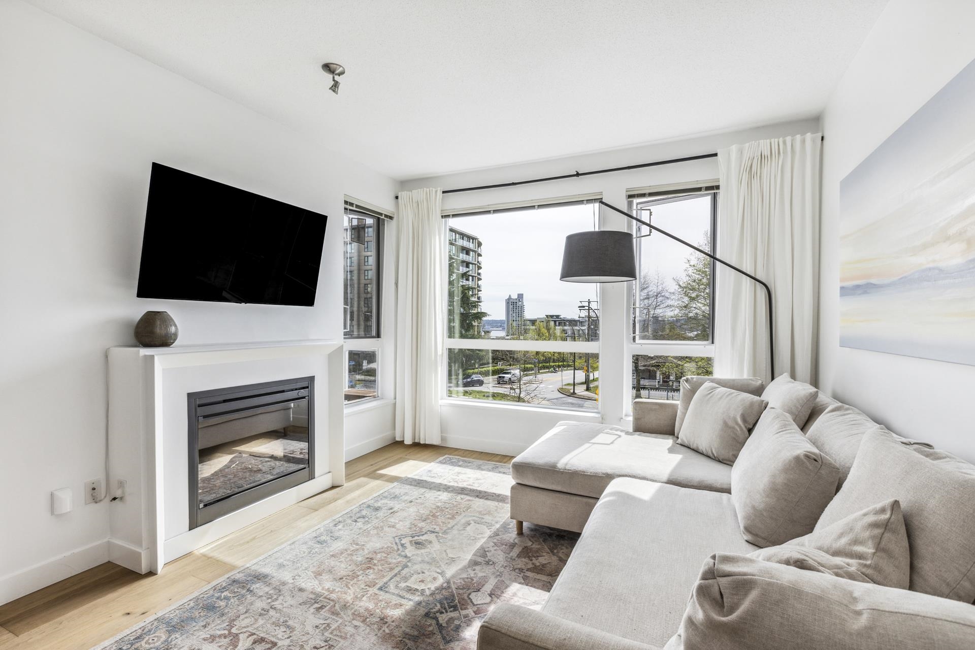Listing image of 208 717 CHESTERFIELD AVENUE