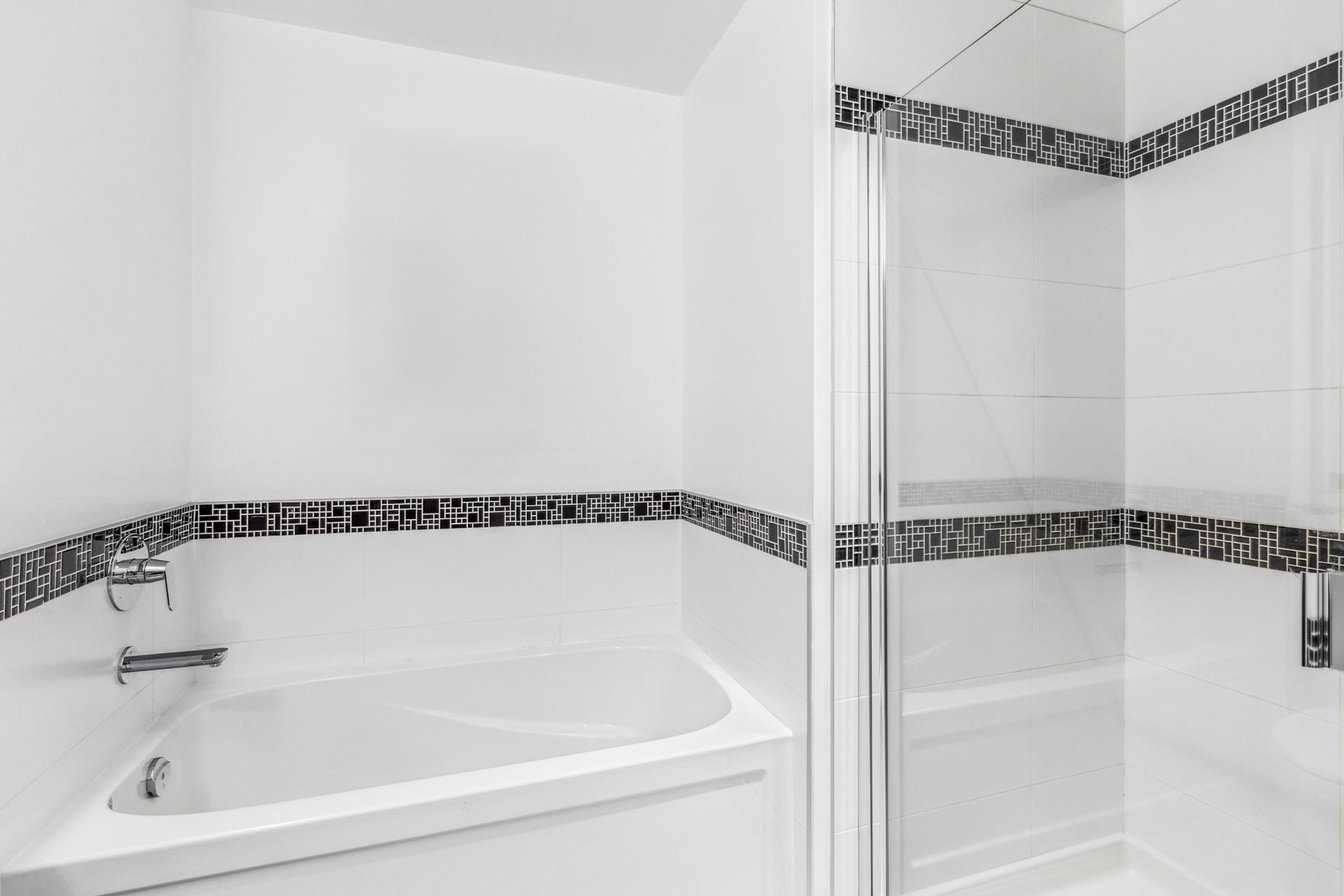 Listing image of 208 717 CHESTERFIELD AVENUE