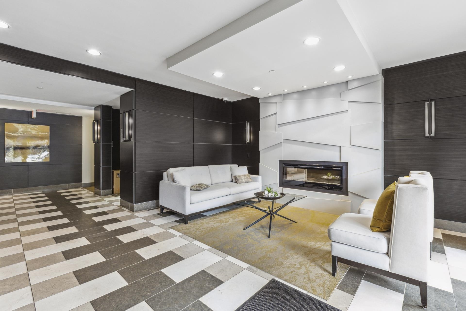 Listing image of 208 717 CHESTERFIELD AVENUE